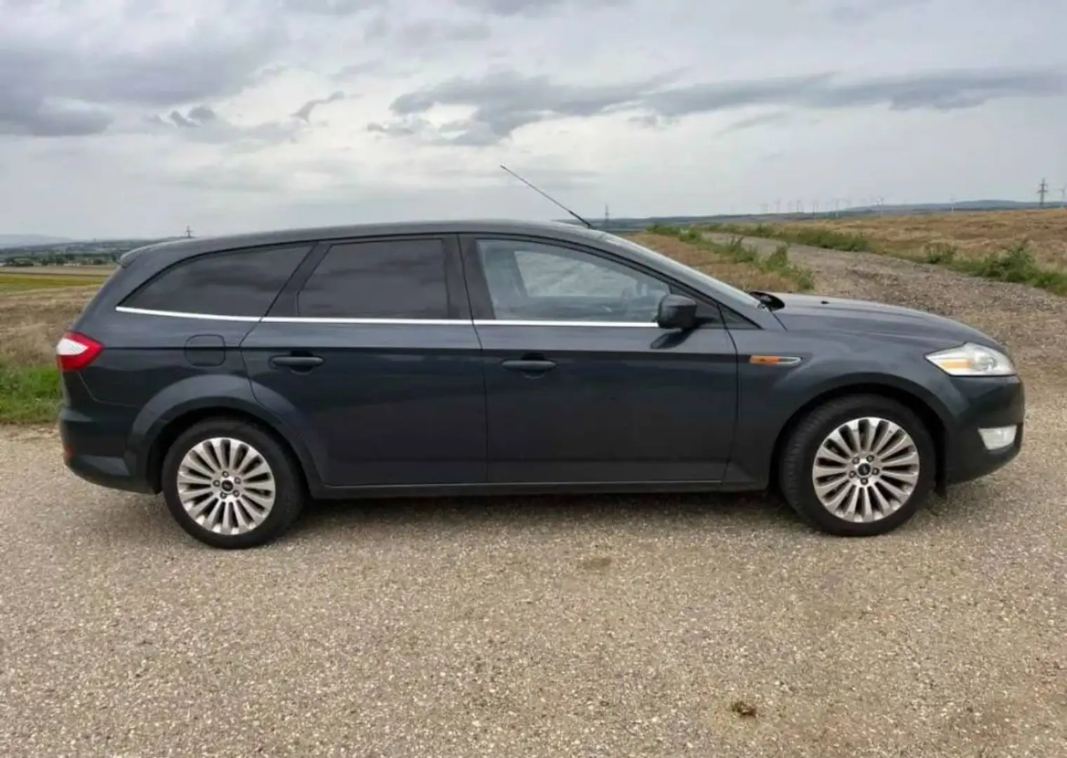 Ford Mondeo Mondeo Traveller Titanium 2,0 TDCi DPF Titanium Grau - 2