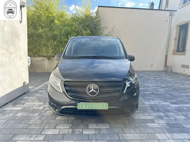 Mercedes-Benz Vito view 2
