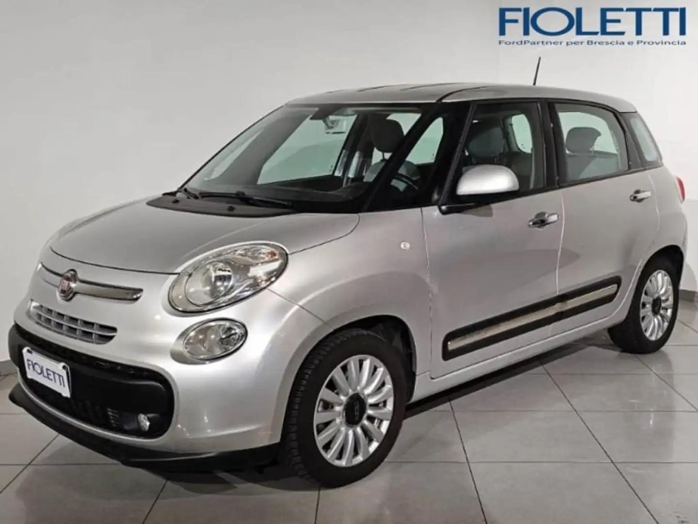 Fiat 500L 1.4 95 CV POP STAR Stříbrná - 1