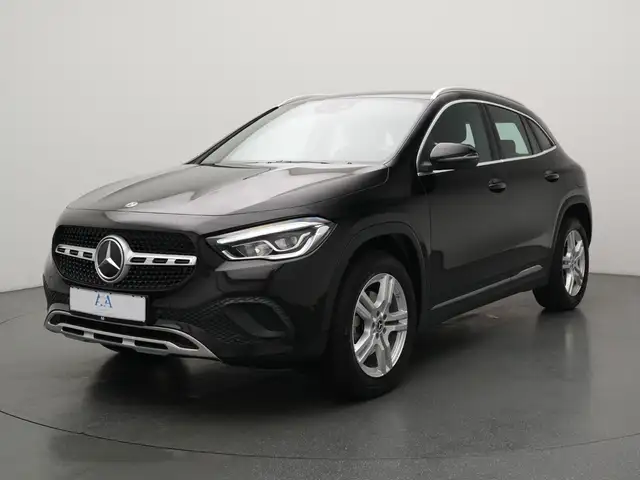Mercedes-Benz GLA 200 Progressive APPS+NAVI+RFKAM+TLEDER+SHZ