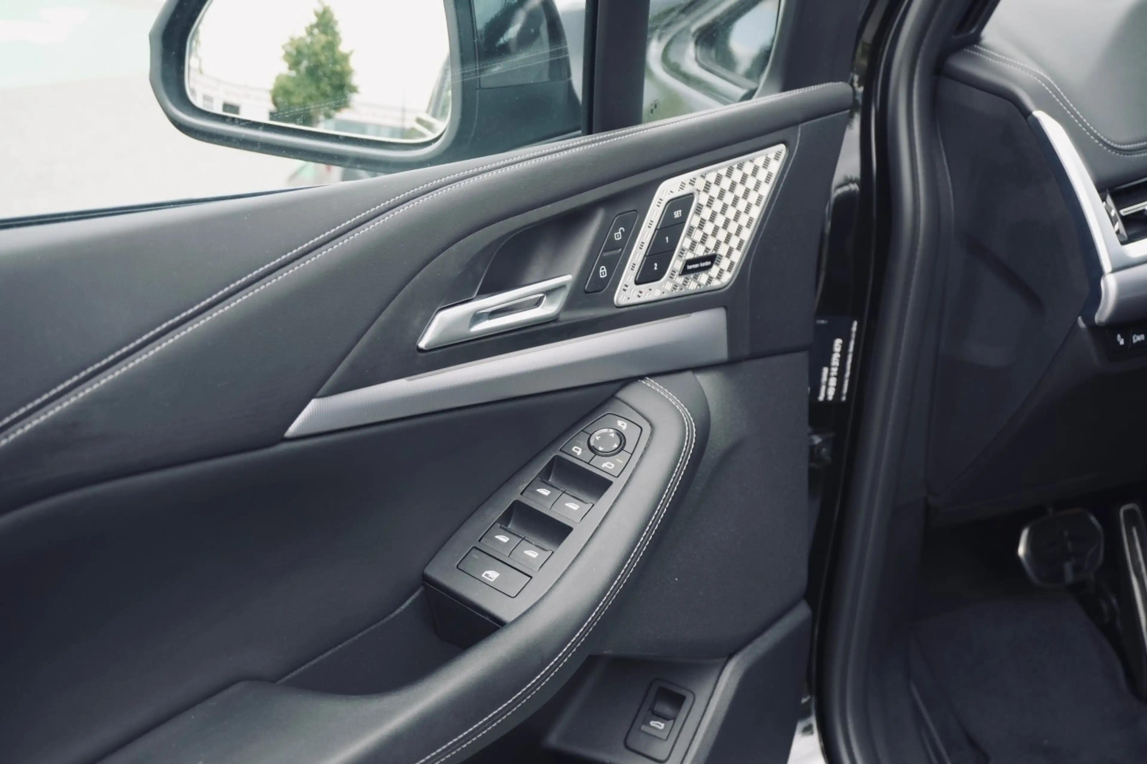 BMW 223 i Active Tourer — photo 14