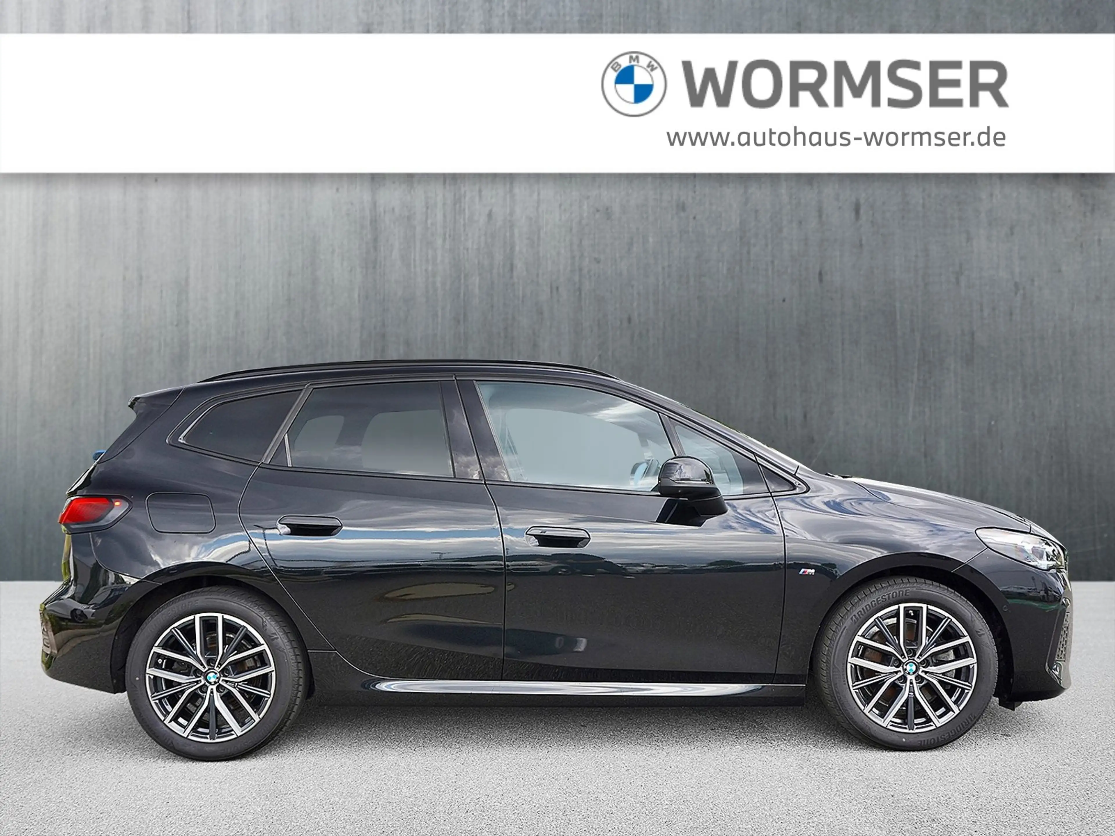 BMW 223 i Active Tourer — photo 3