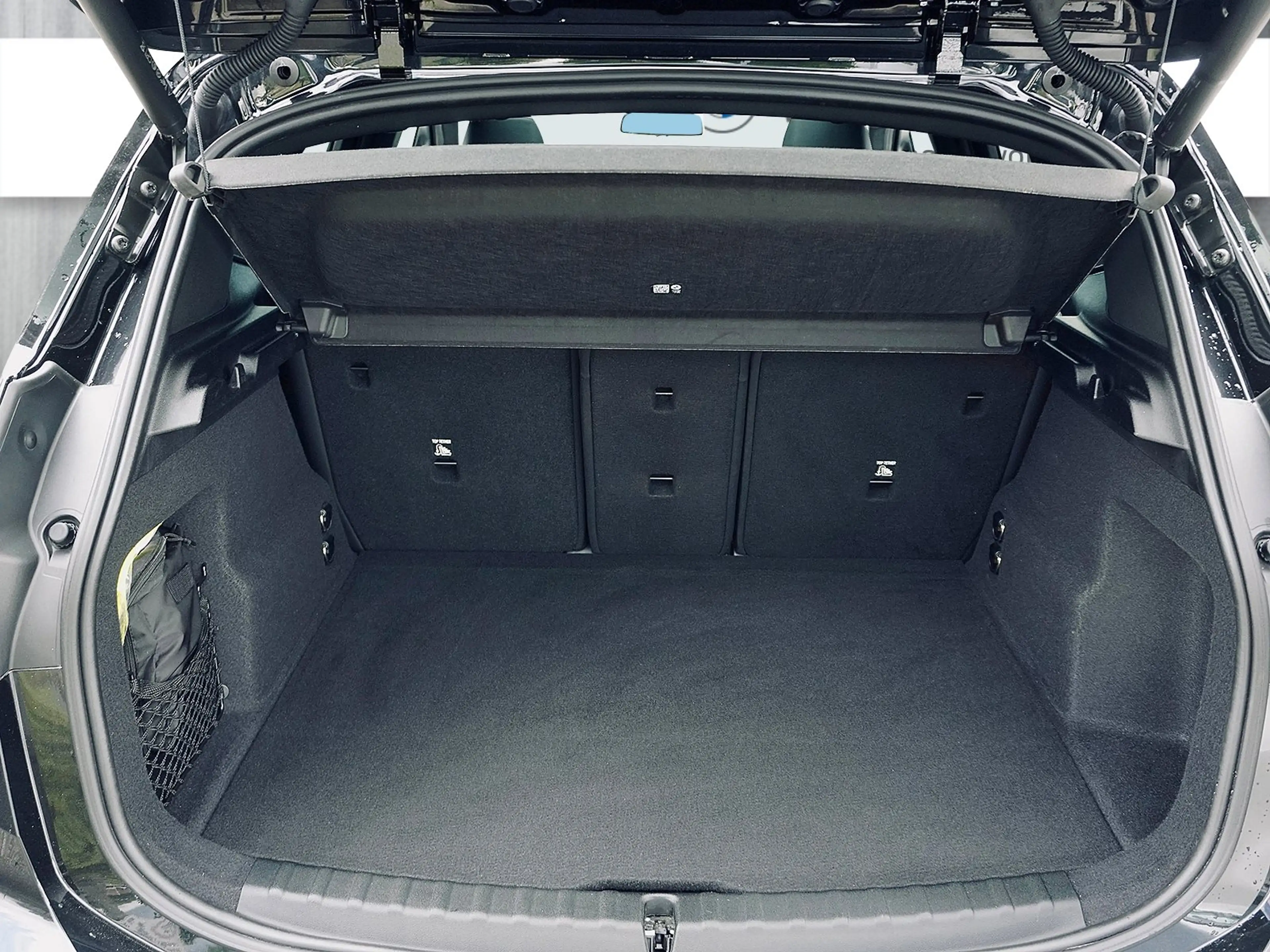 BMW 223 i Active Tourer — photo 11