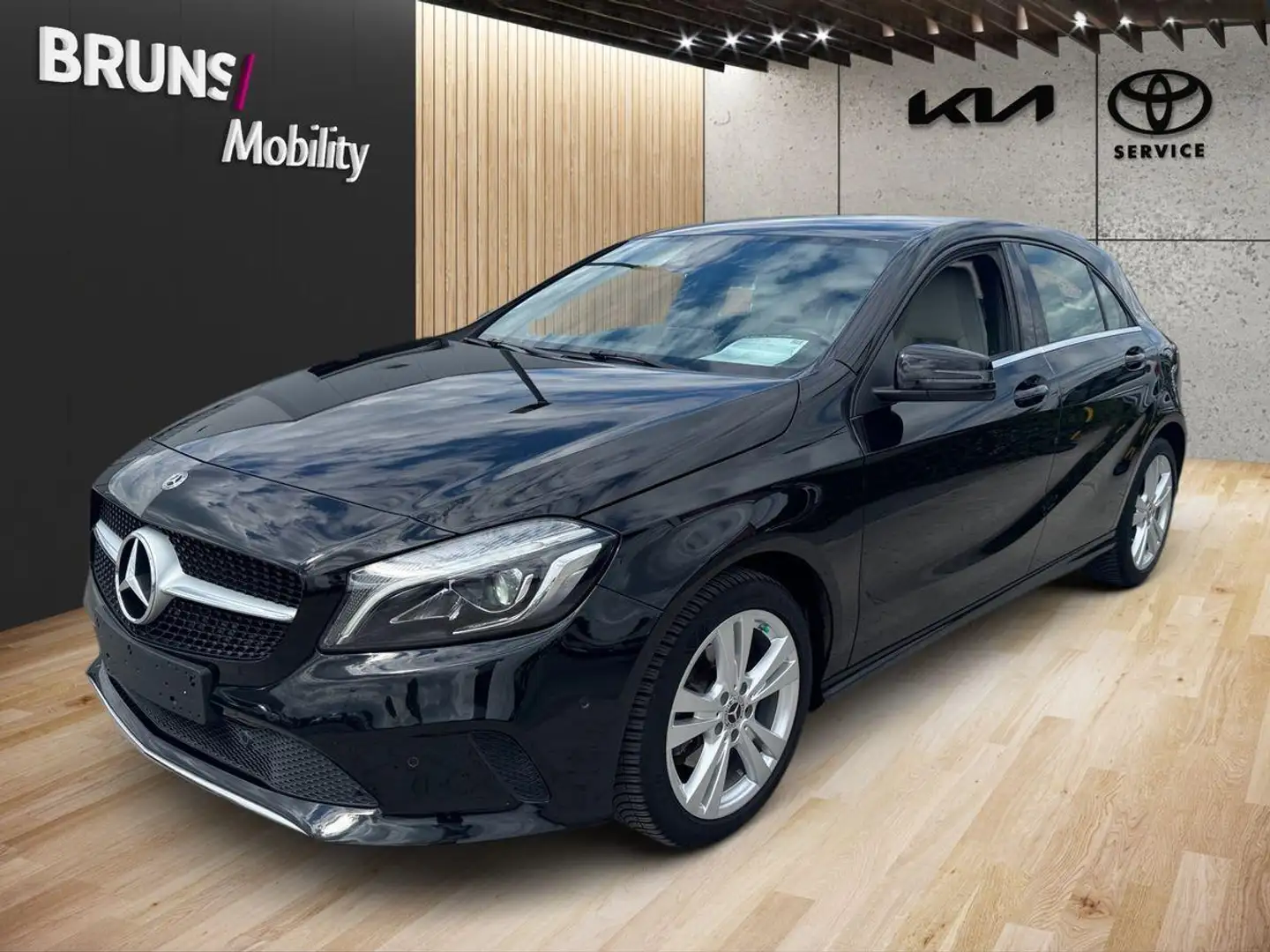 Mercedes-Benz A 200 BlueEfficiency Fekete - 2