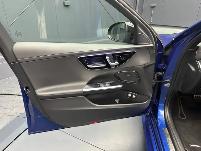 Mercedes-Benz C-Class view 14