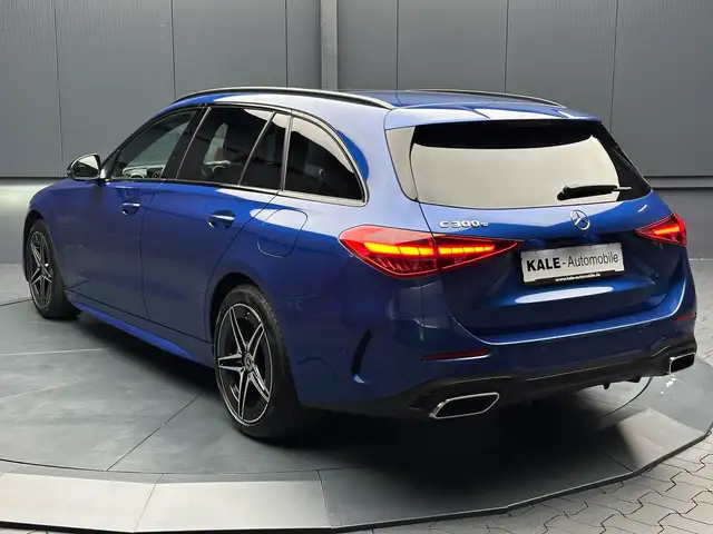 Mercedes-Benz C-Class view 3