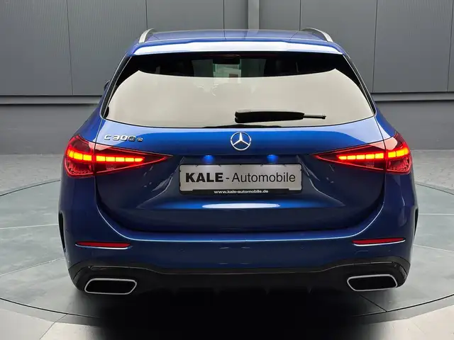 Mercedes-Benz C-Class view 4