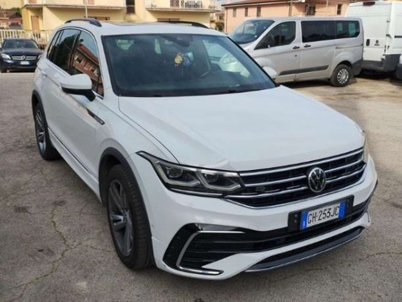 Volkswagen Tiguan R-Line 150cv dsg/ Tetto apribile/ IVA ESPOSTA