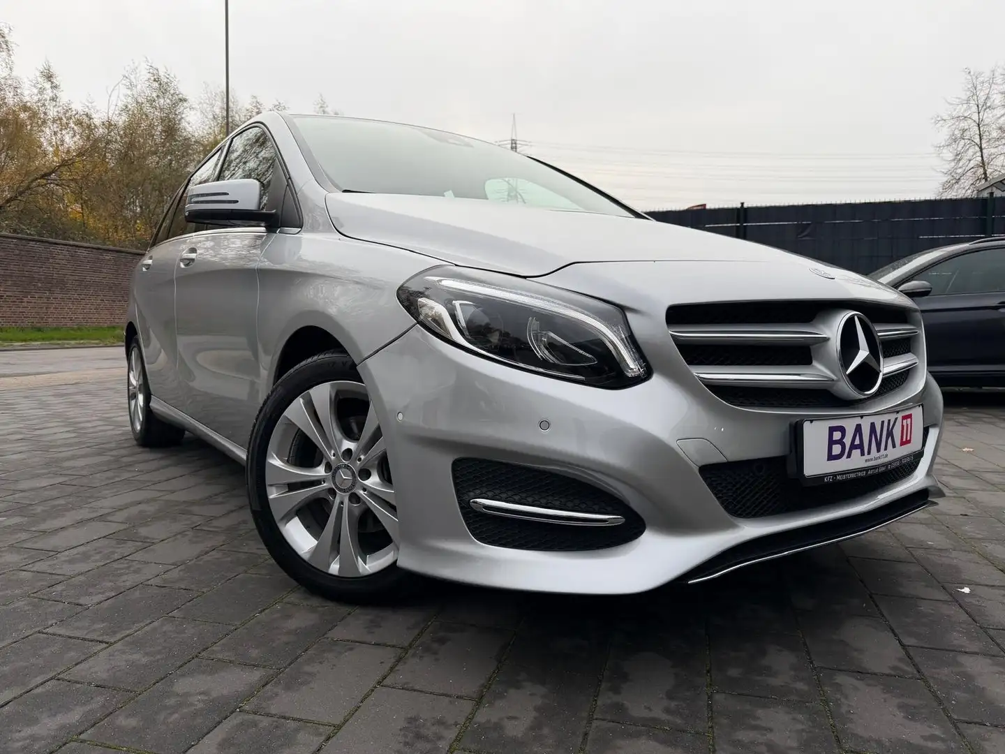 Mercedes-Benz B 200 (246.243) AUTOMATIK KLIMA SCHECKHEFT TÜV NEU Grau - 1