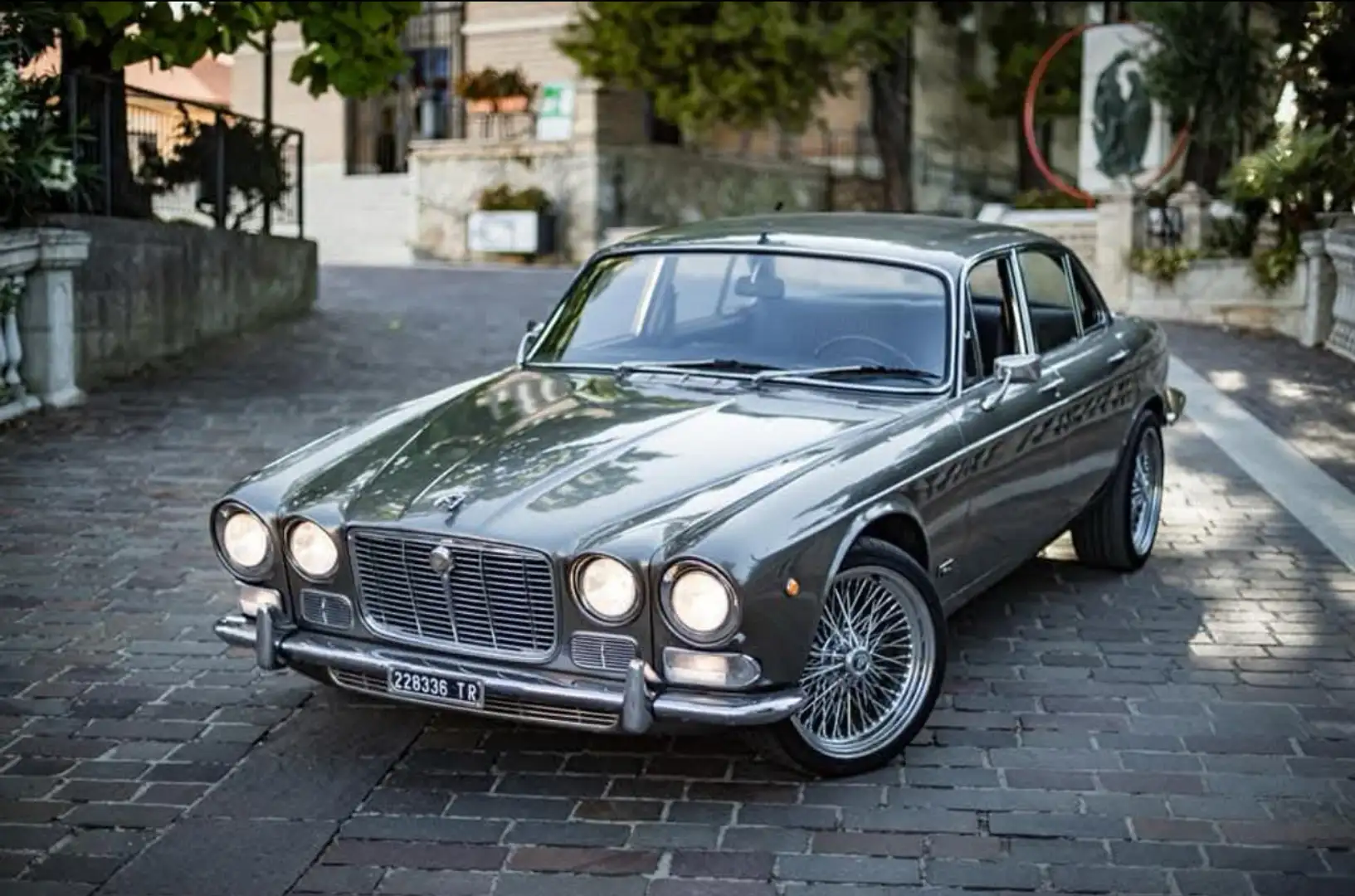 Jaguar XJ6 - 1