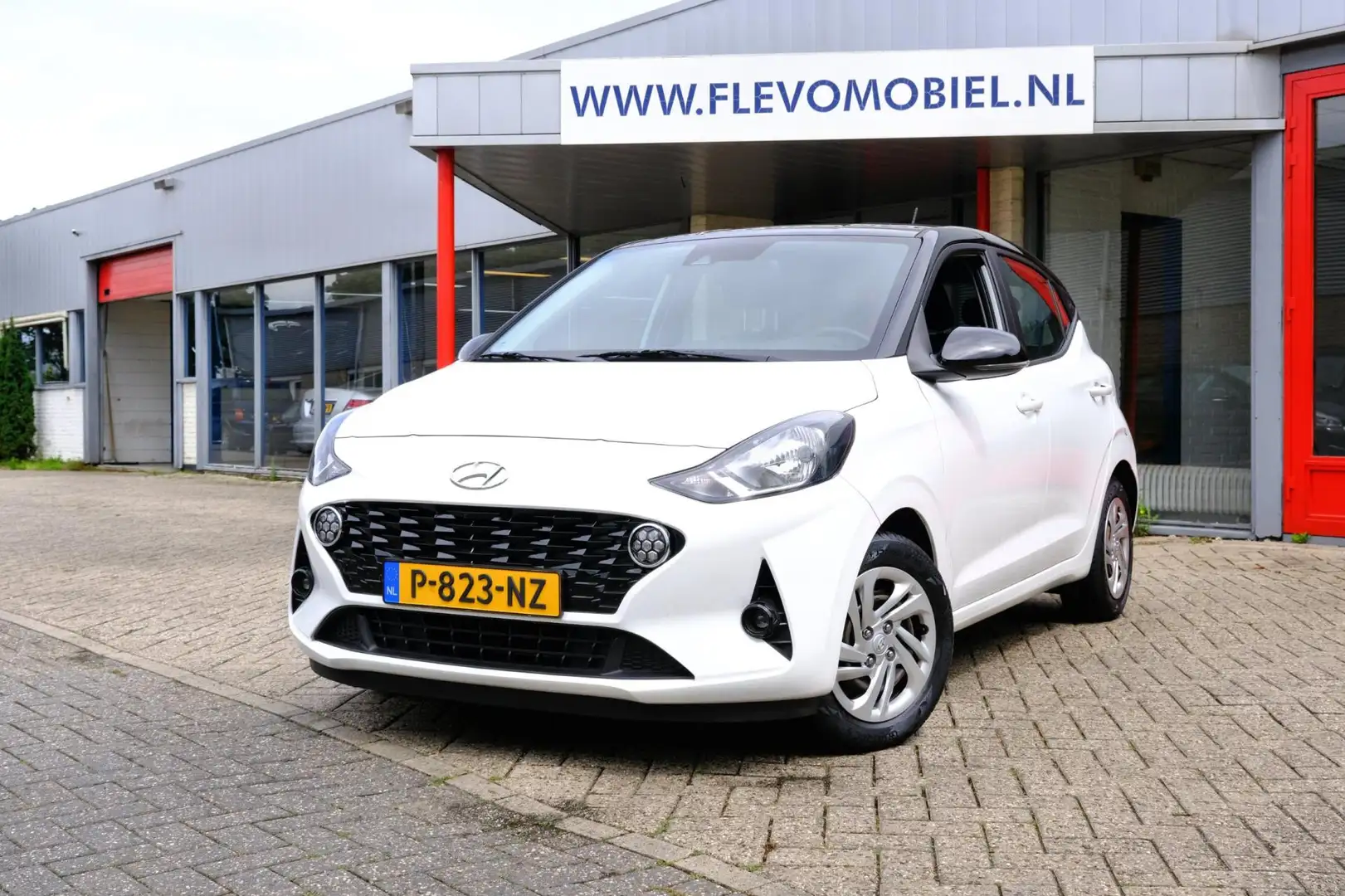 Hyundai i10 1.0 Comfort 5-drs Airco|Apple CarPlay Wit - 1