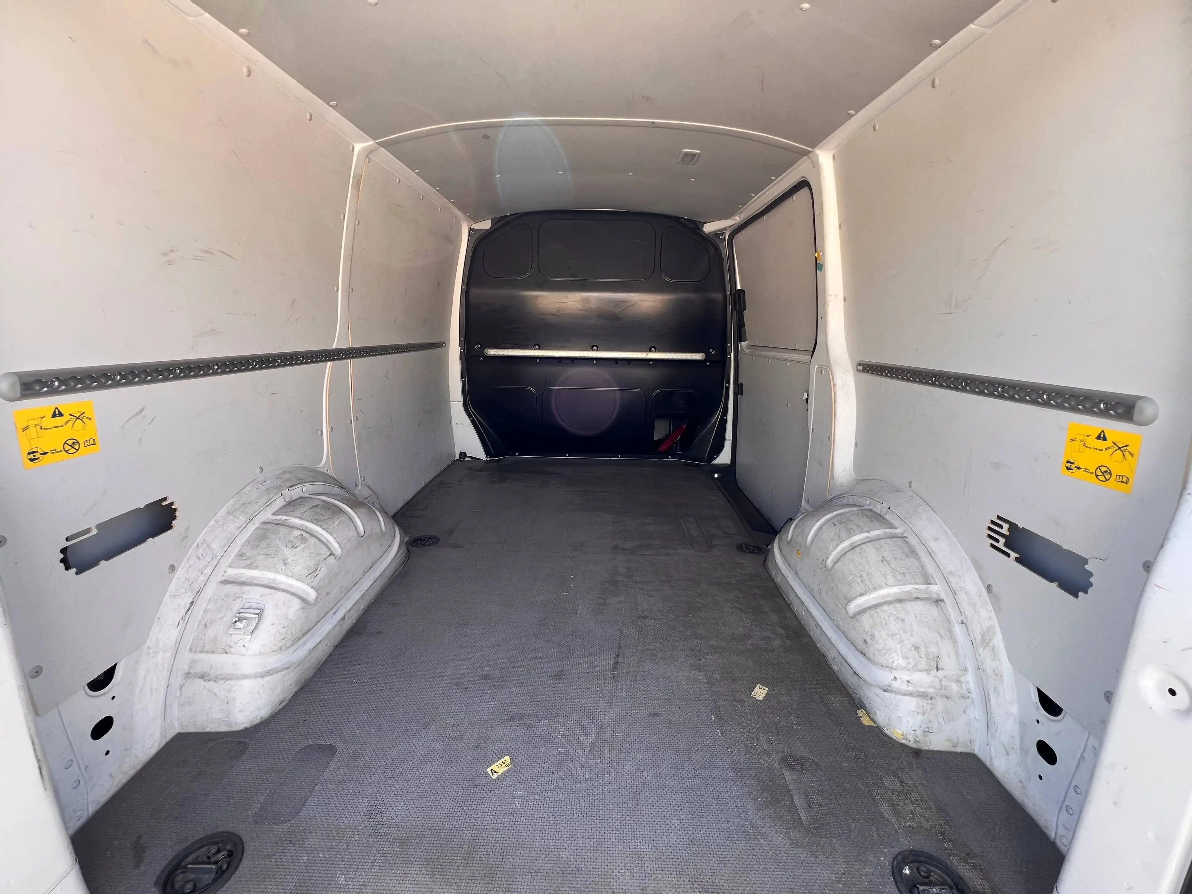 Volkswagen T6.1 Transporter FWD 2.0 TDI Klima Kamera DAB+ 1. Hand ... — photo 13