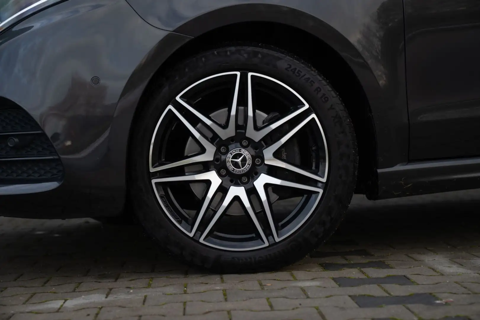 Mercedes-Benz V 220 V300d*AMG*LED*7SITZE*ACC*APPLE*MBUX*DAB*KOMPAKT* Gris - 2