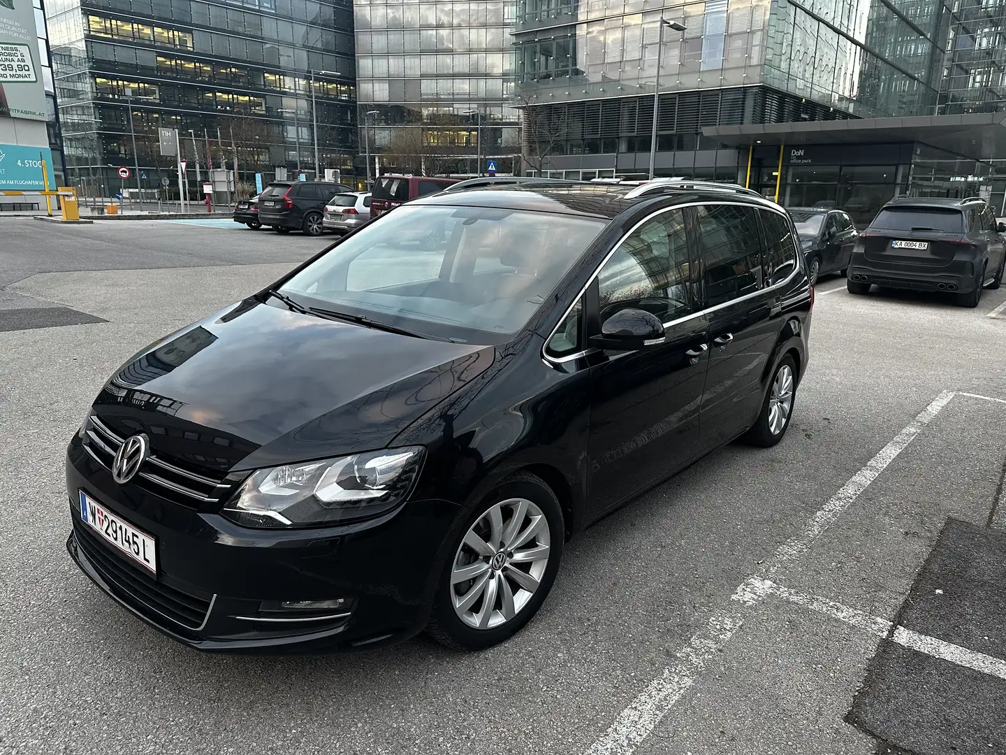 Volkswagen Sharan 2.0 TDI DSG BlueMotion Technology Comfortline - 1
