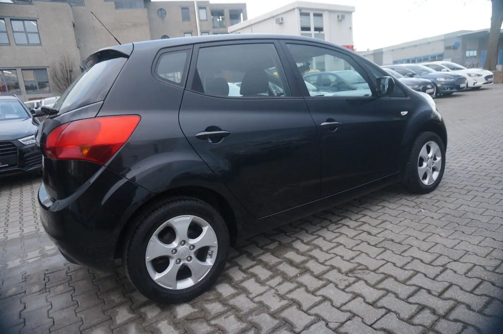 Kia Venga Edition NAVI*SHZG*1.HAND*CarGarantie* Schwarz - 1
