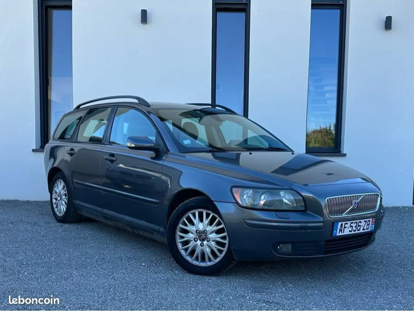 Volvo V50 Phase 1 — 2.0 CDI 133 CH Boîte manuelle 6 vitesses Gris - 1