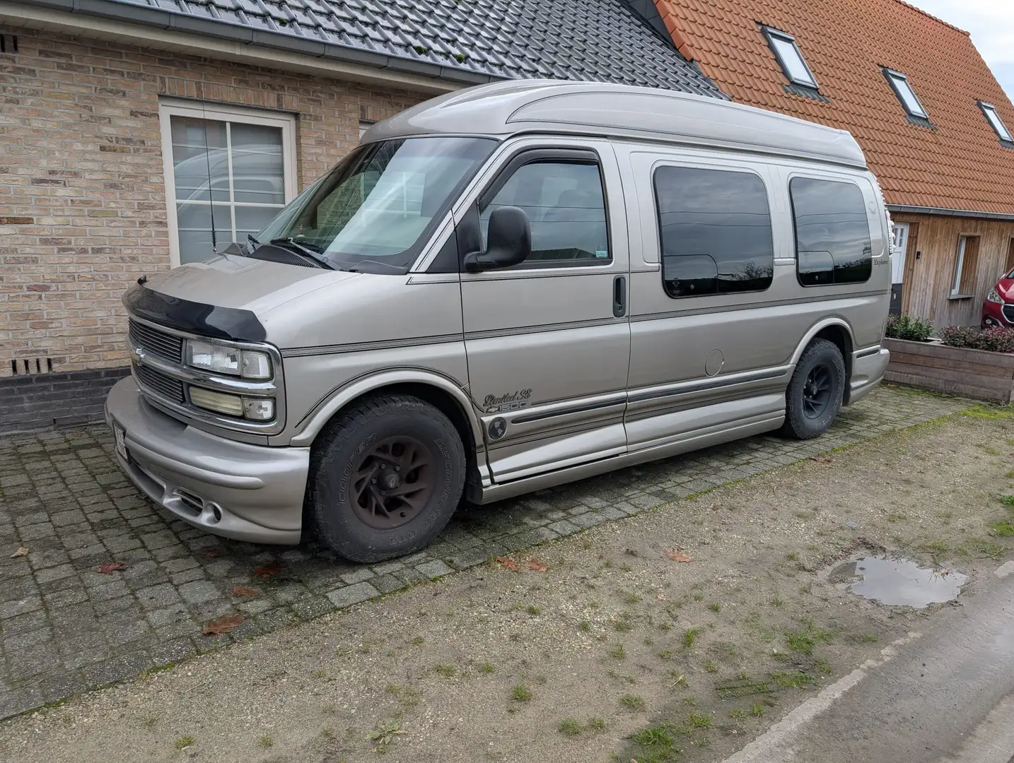 Chevrolet Express Explorer limited edition - 2