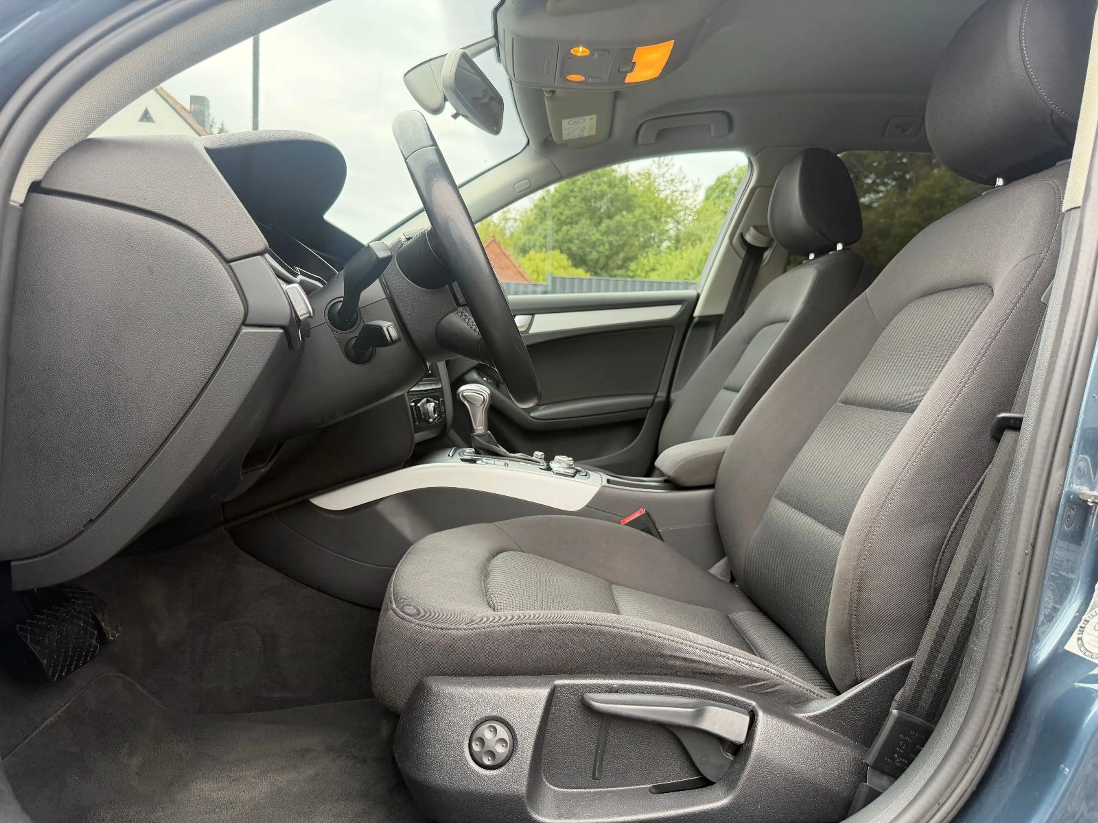 Audi A4 2.0TDI Avant NAVI/PDC/AHK — photo 7