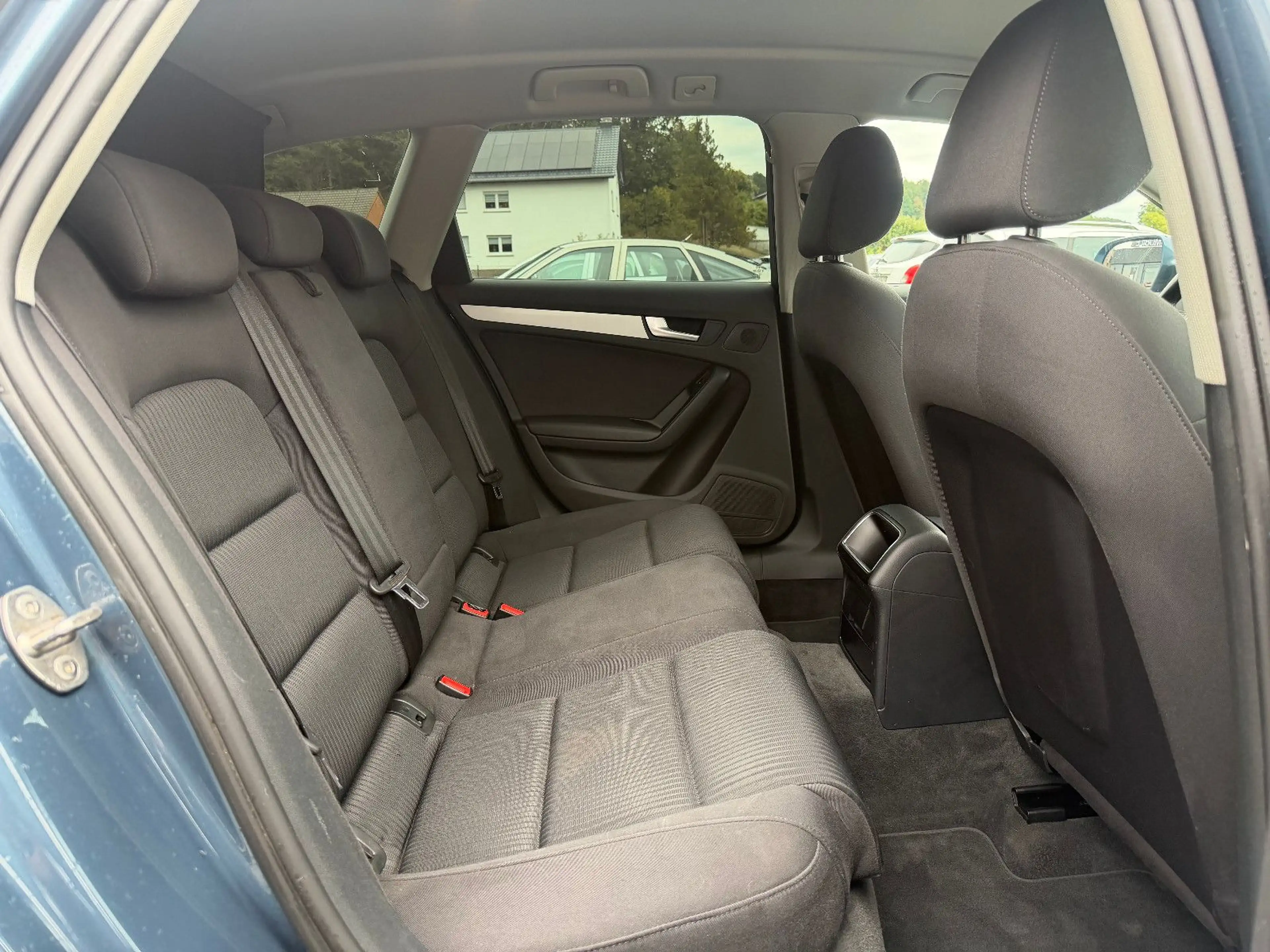 Audi A4 2.0TDI Avant NAVI/PDC/AHK — photo 10