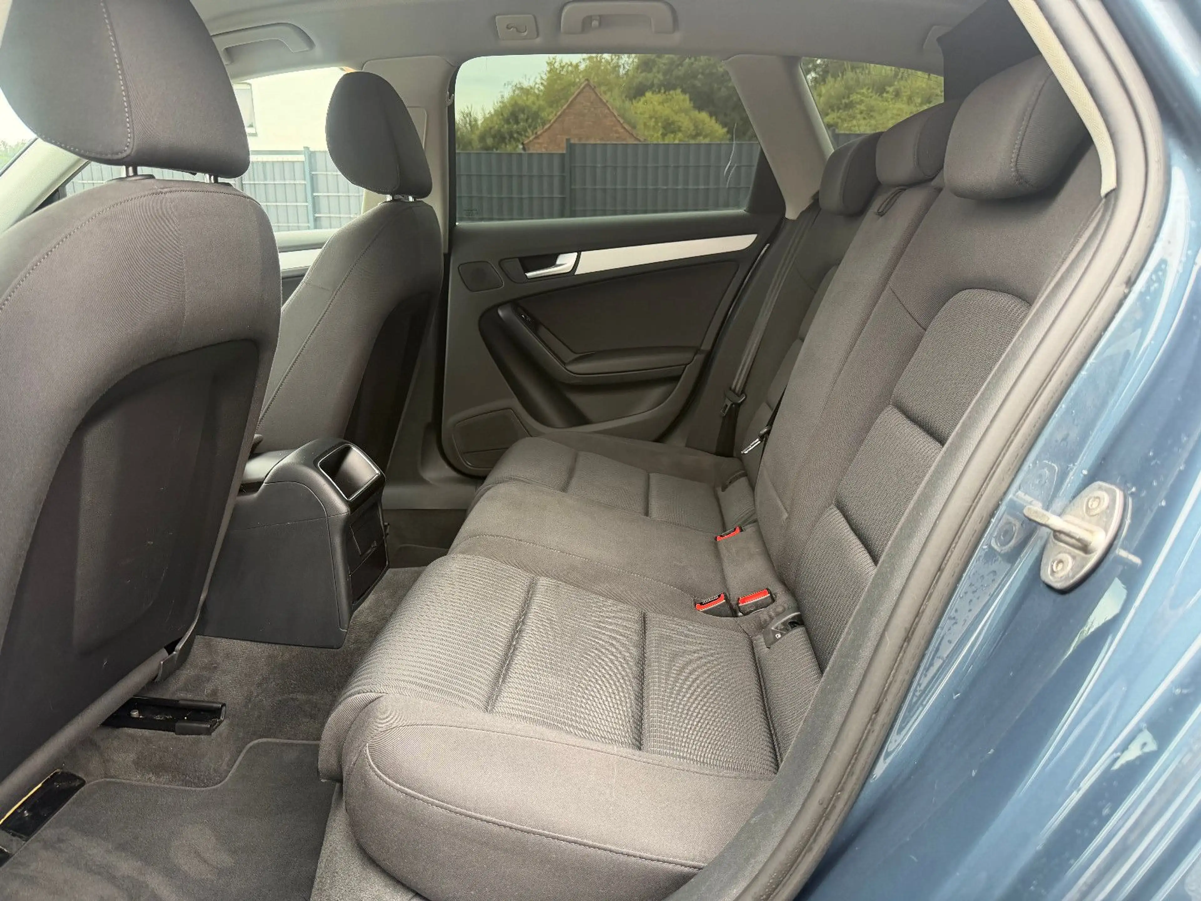 Audi A4 2.0TDI Avant NAVI/PDC/AHK — photo 9