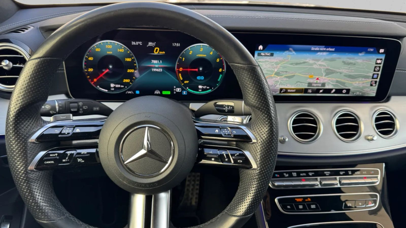 Mercedes-Benz E 300 de 4Matic*AMG Line*Widescreen*Leder*LED* — photo 13