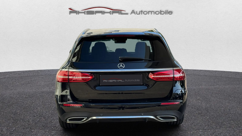 Mercedes-Benz E 300 de 4Matic*AMG Line*Widescreen*Leder*LED* — photo 6