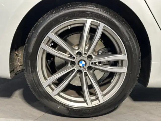 BMW 7 Series view 6