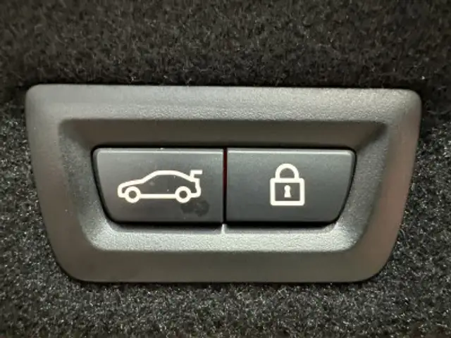 BMW 7 Series view 7
