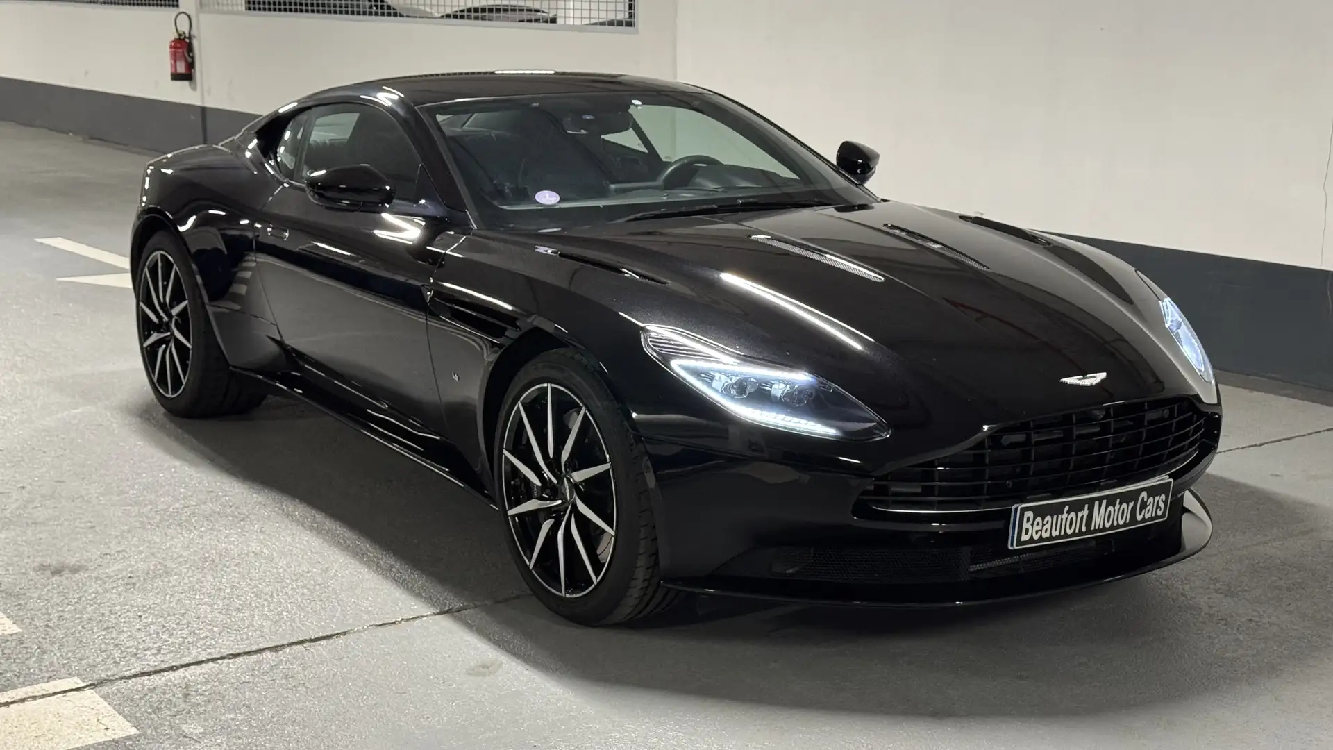 Aston Martin DB11 DB11 Coupé 5.2 Biturbo V12 Schwarz - 1