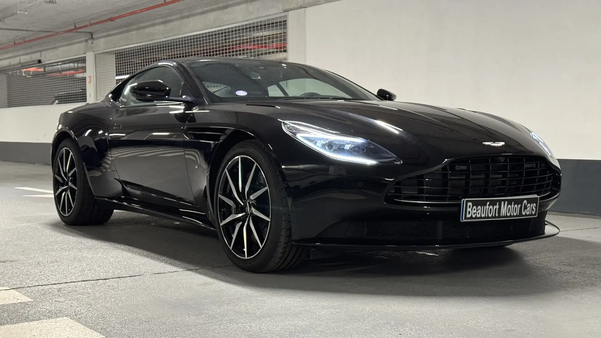 Aston Martin DB11 DB11 Coupé 5.2 Biturbo V12 Schwarz - 2