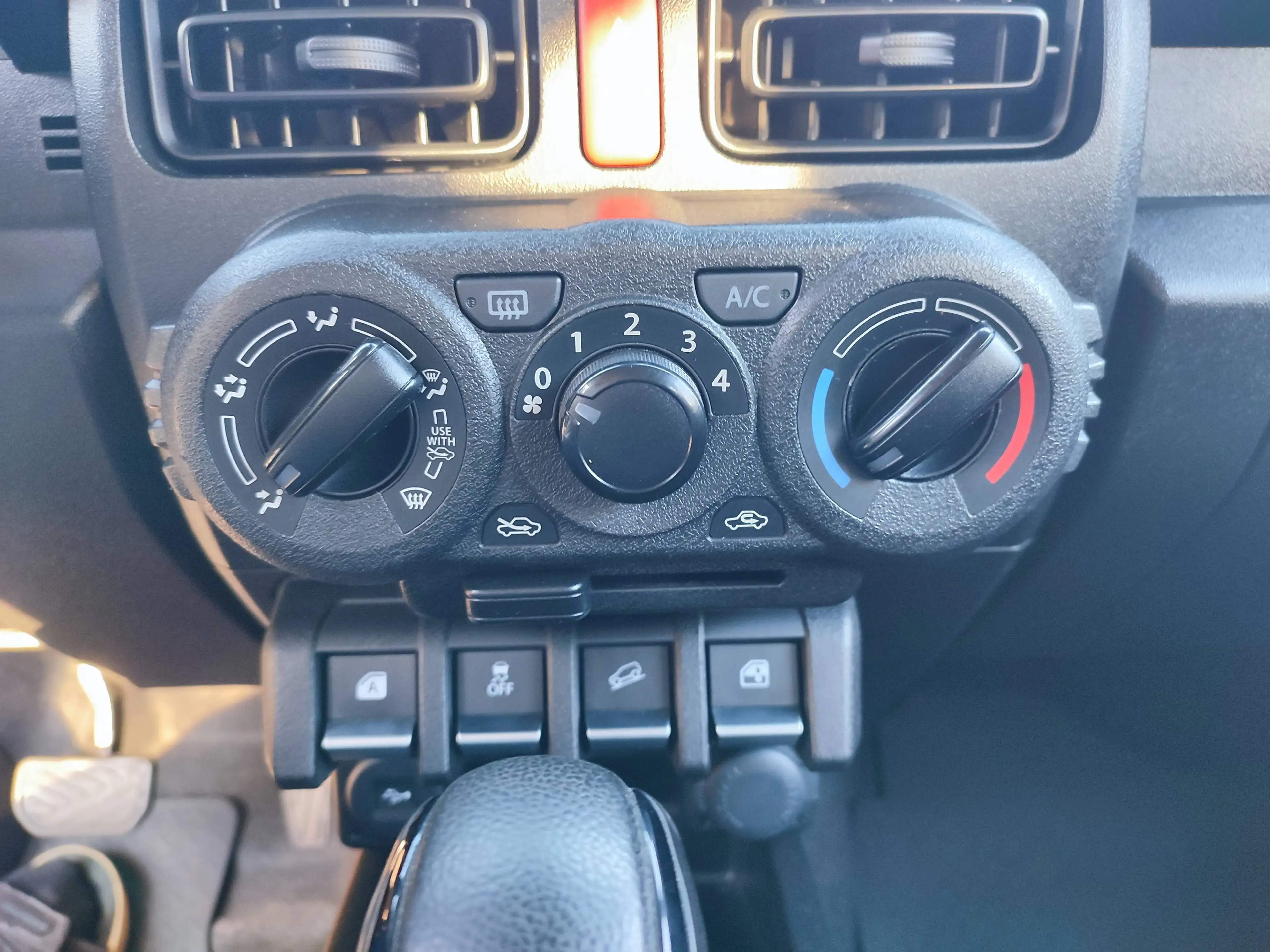 Suzuki Jimny Comfort AllGrip Automatik/Navi+Cam/AHK — photo 7