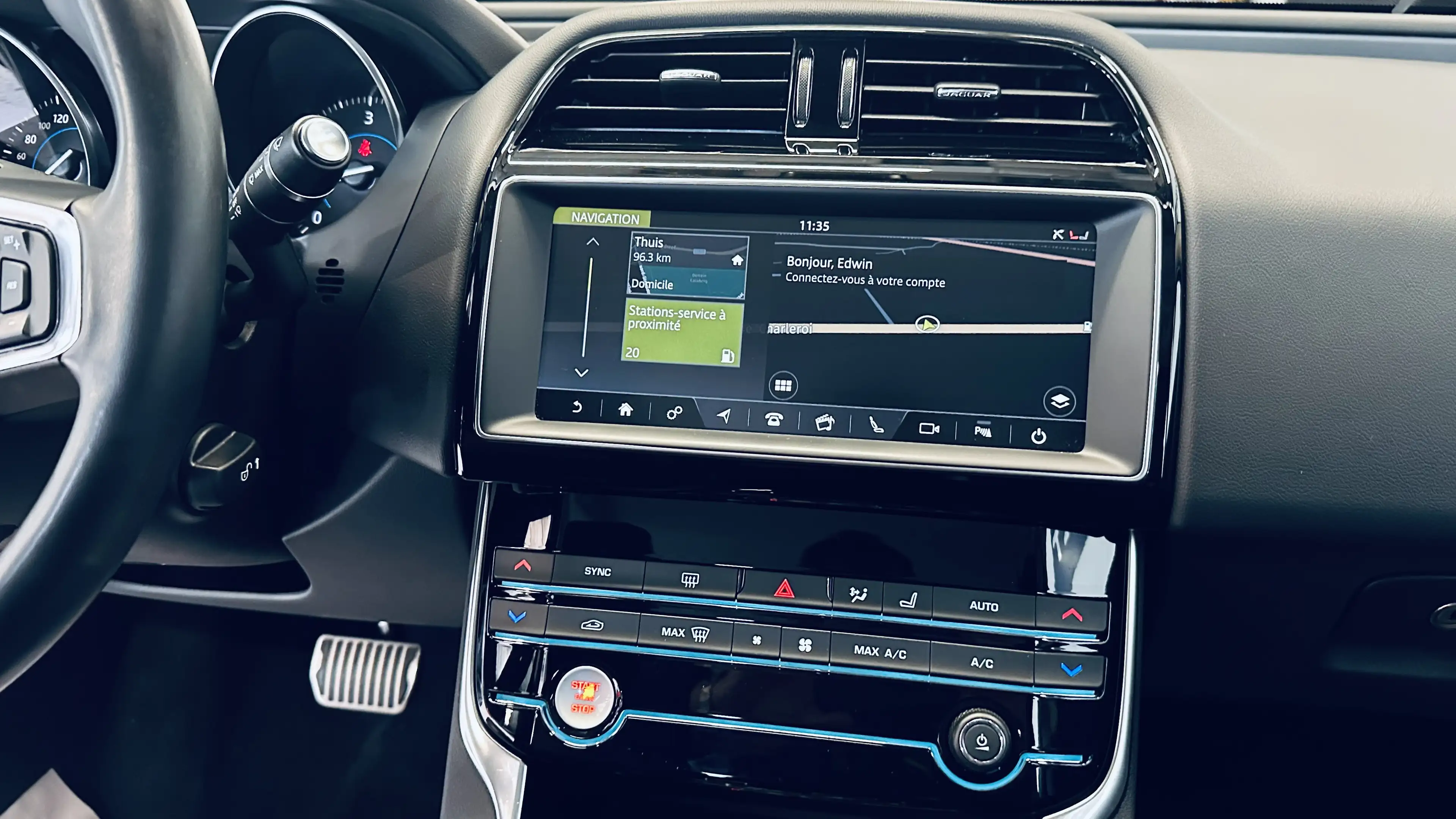Jaguar XE XE 2.0 D E-Performance Pure 163cv LED CUIR CAMERA — photo 12