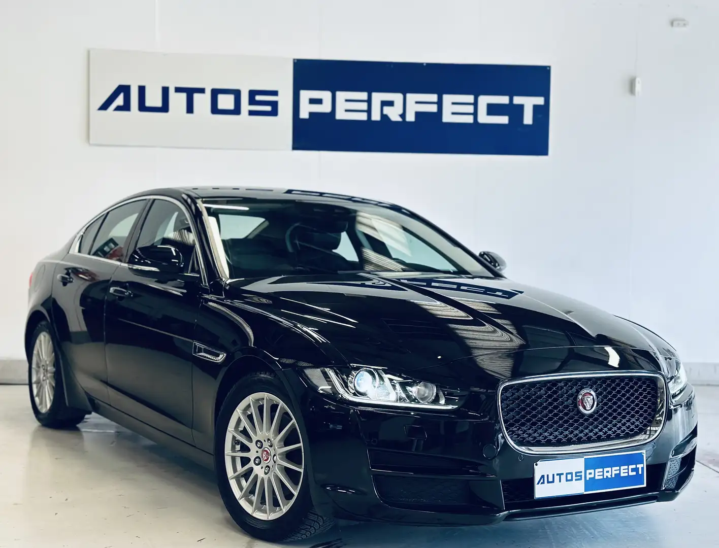 Jaguar XE XE 2.0 D E-Performance Pure 163cv LED CUIR CAMERA Noir - 2
