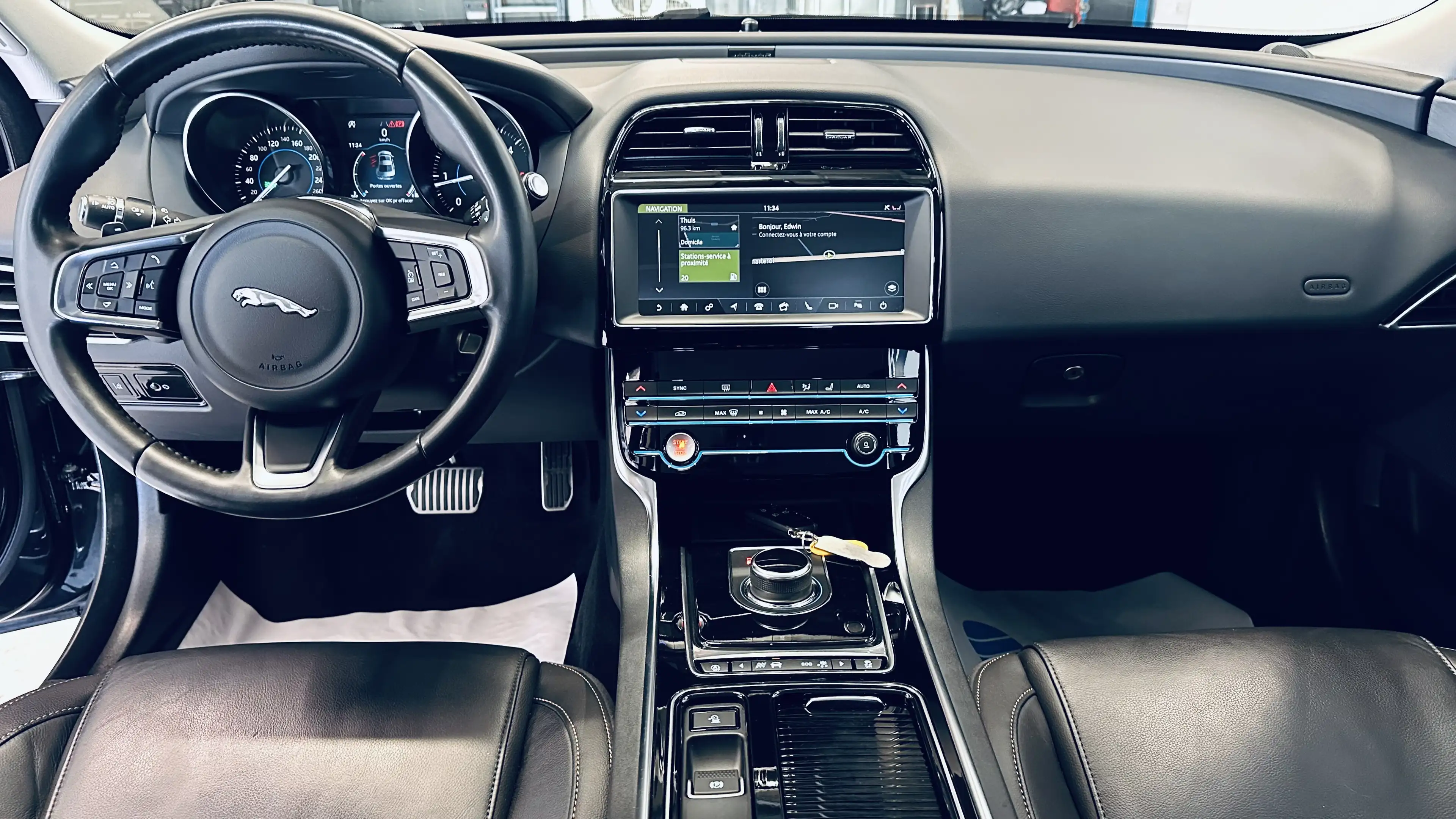 Jaguar XE XE 2.0 D E-Performance Pure 163cv LED CUIR CAMERA — photo 10