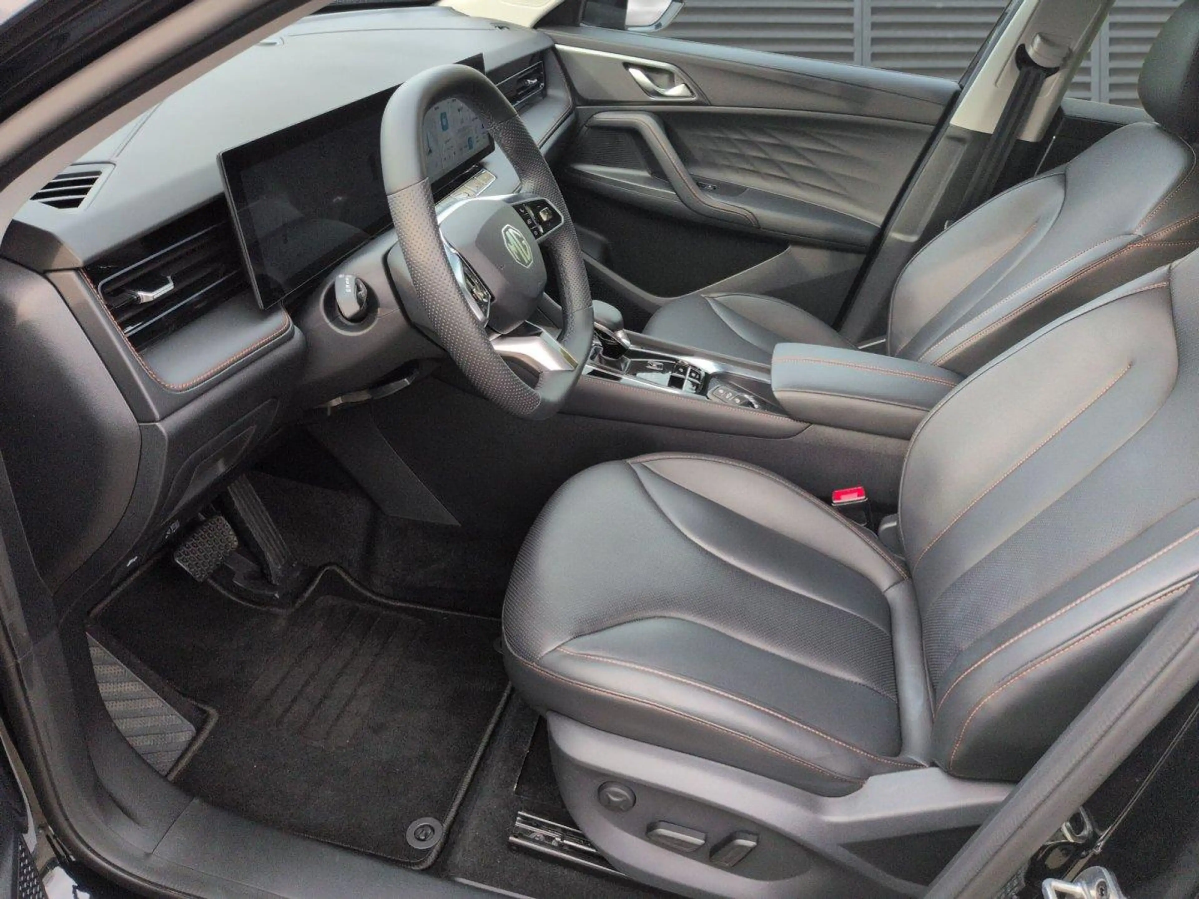 MG HS Luxury SHZ elek. Heckklappe RFK 170 PS Automati... — photo 4