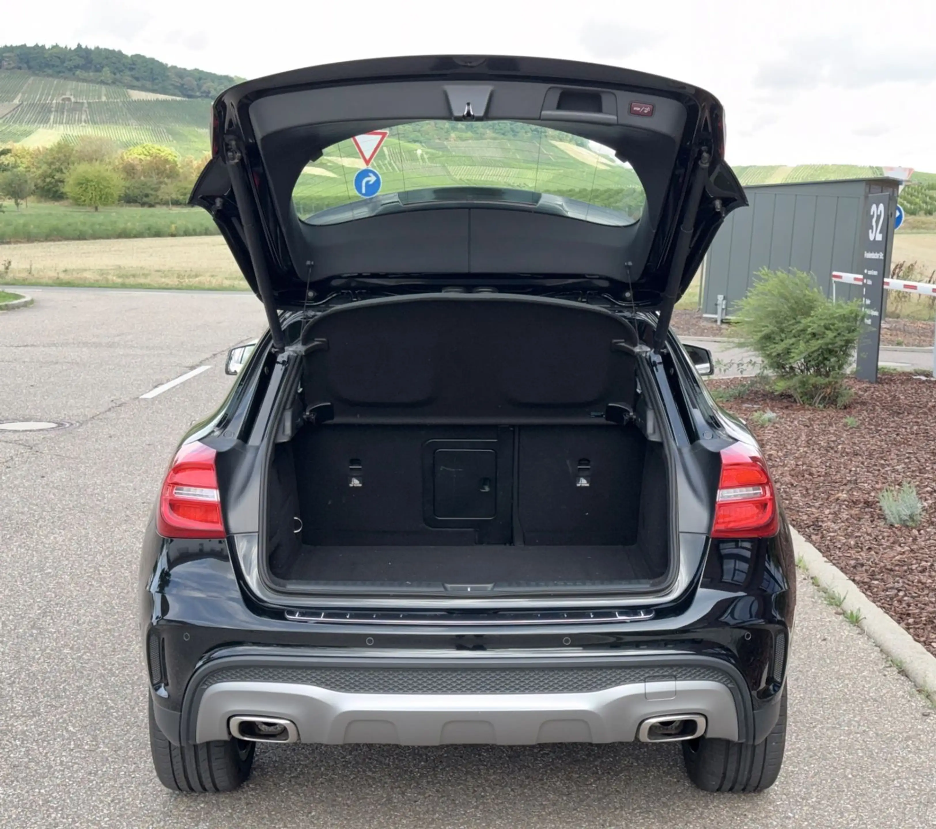 Mercedes-Benz GLA 220 CDI 4Matic Street Style AMG|PANO|R.KAMER — photo 29