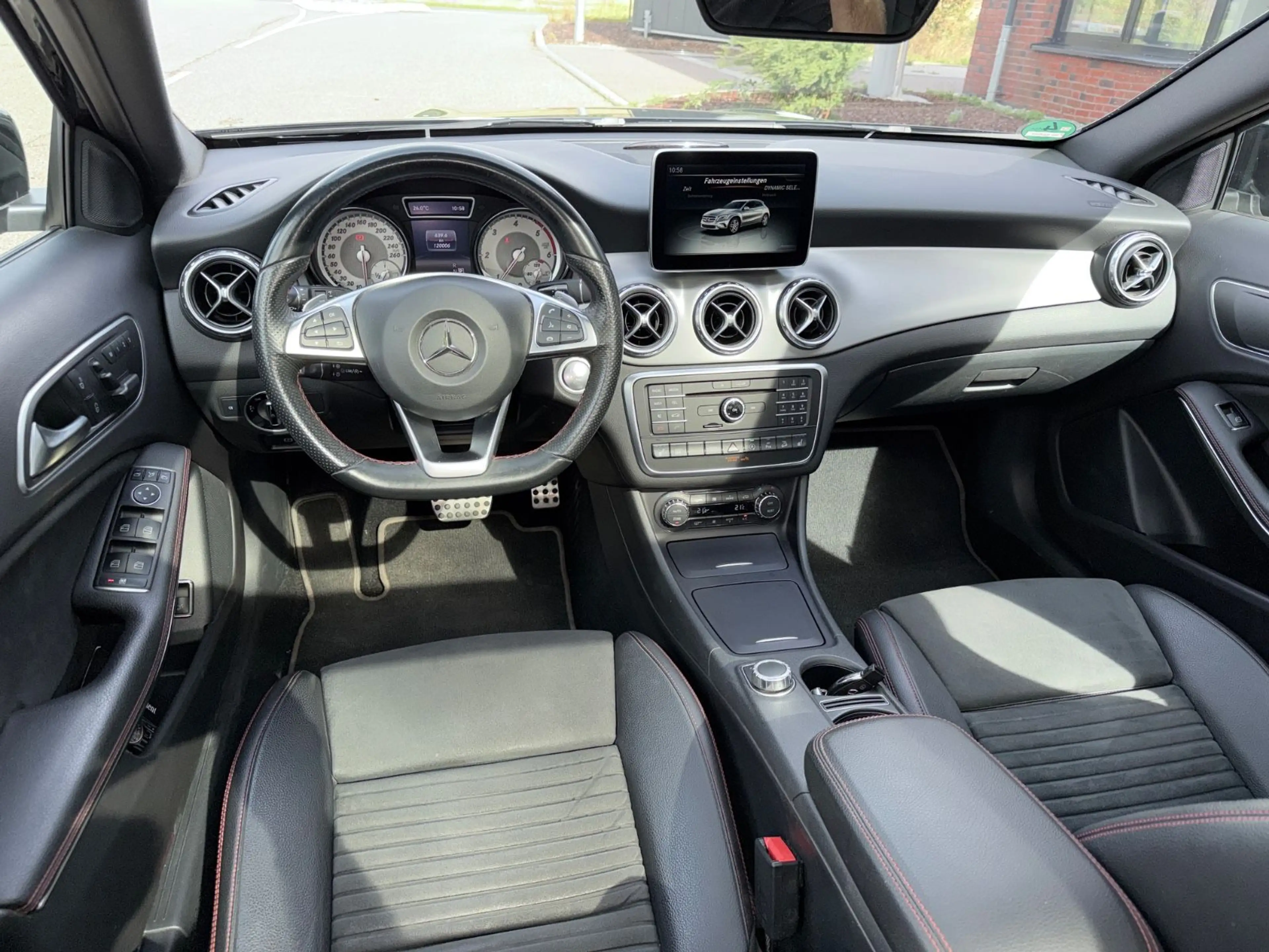 Mercedes-Benz GLA 220 CDI 4Matic Street Style AMG|PANO|R.KAMER — photo 18