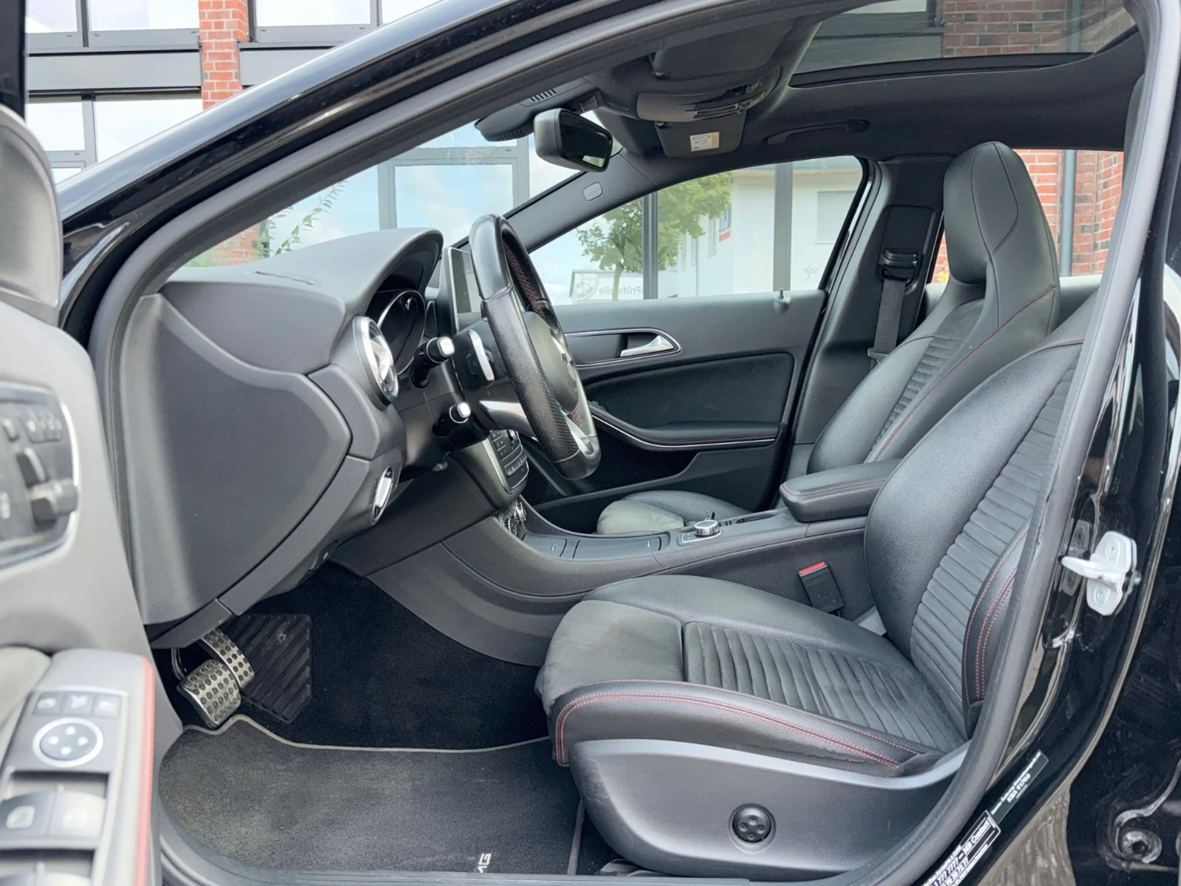 Mercedes-Benz GLA 220 CDI 4Matic Street Style AMG|PANO|R.KAMER — photo 15