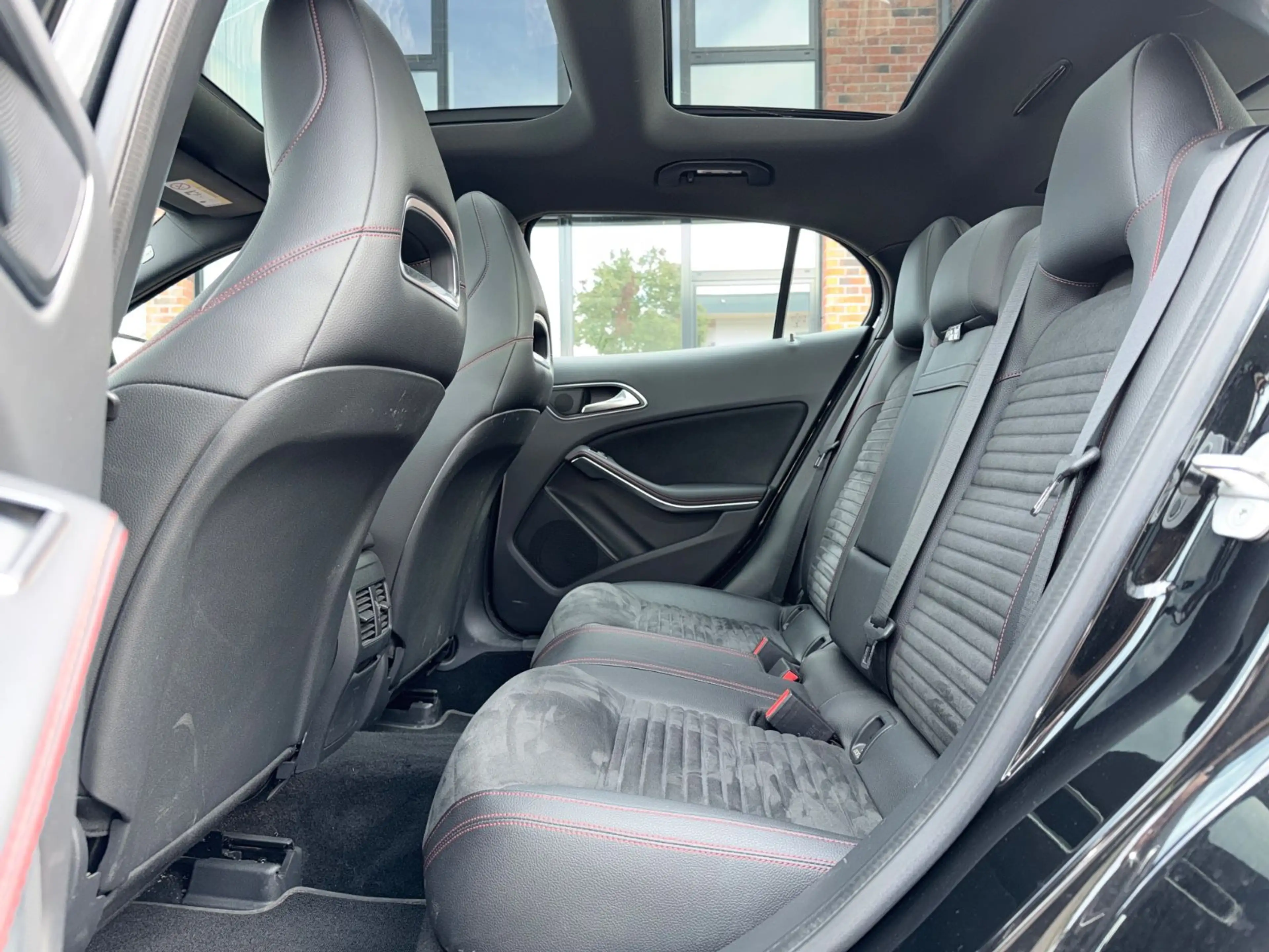 Mercedes-Benz GLA 220 CDI 4Matic Street Style AMG|PANO|R.KAMER — photo 28