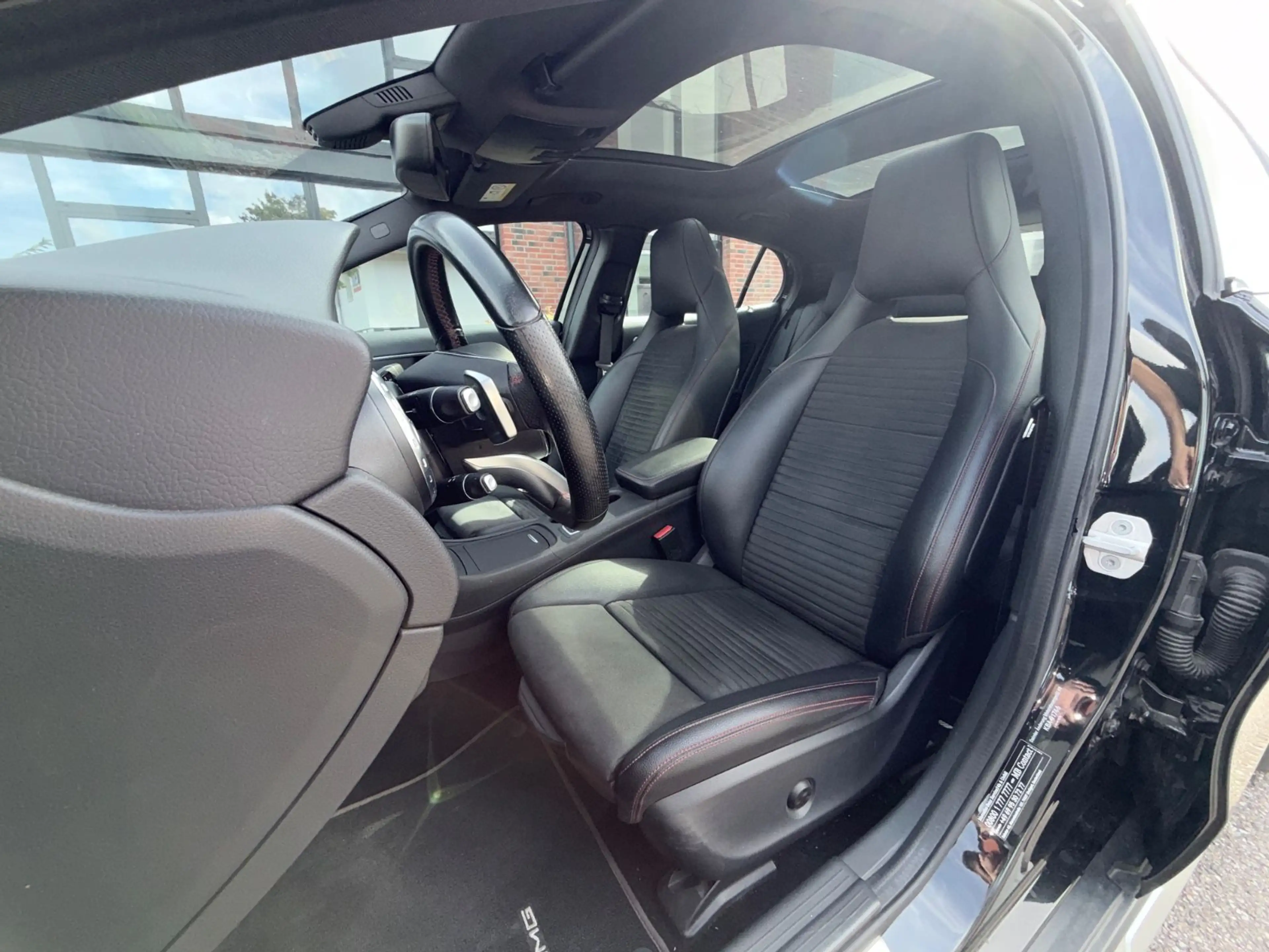 Mercedes-Benz GLA 220 CDI 4Matic Street Style AMG|PANO|R.KAMER — photo 17