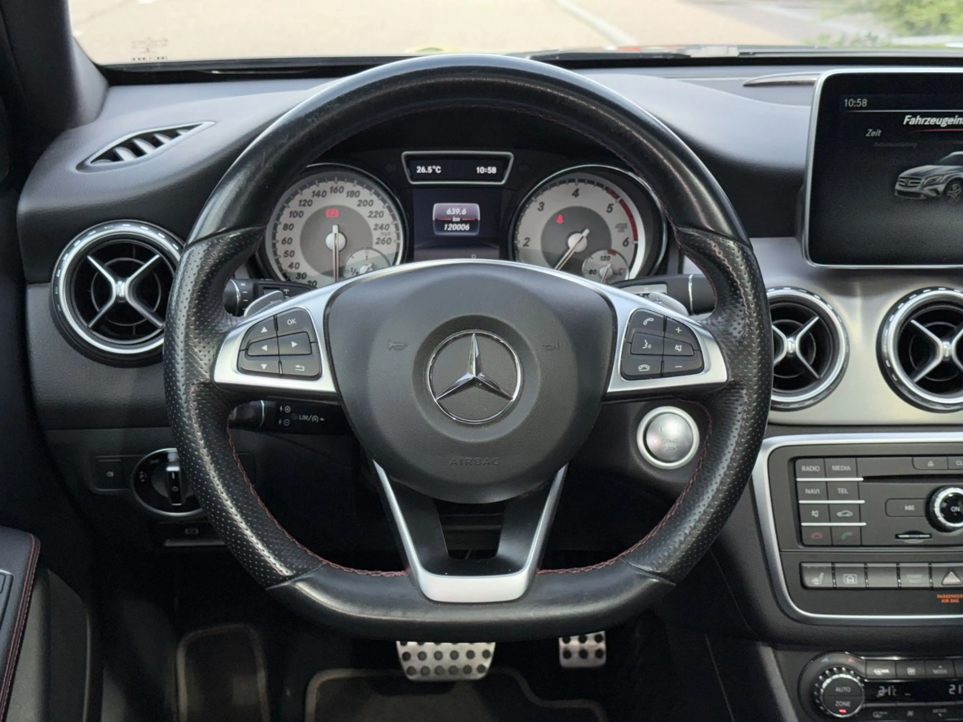 Mercedes-Benz GLA 220 CDI 4Matic Street Style AMG|PANO|R.KAMER — photo 19
