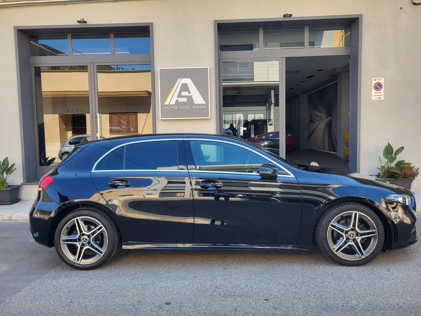 Mercedes-Benz A 180 A 180 D 116 Cv Amg/Premium+Luci Ambiente... Zwart - 2