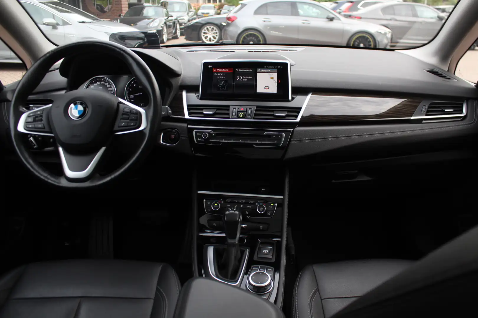 BMW 225 2-serie Active Tourer 225xe iPerformance High Exe. Zwart - 2