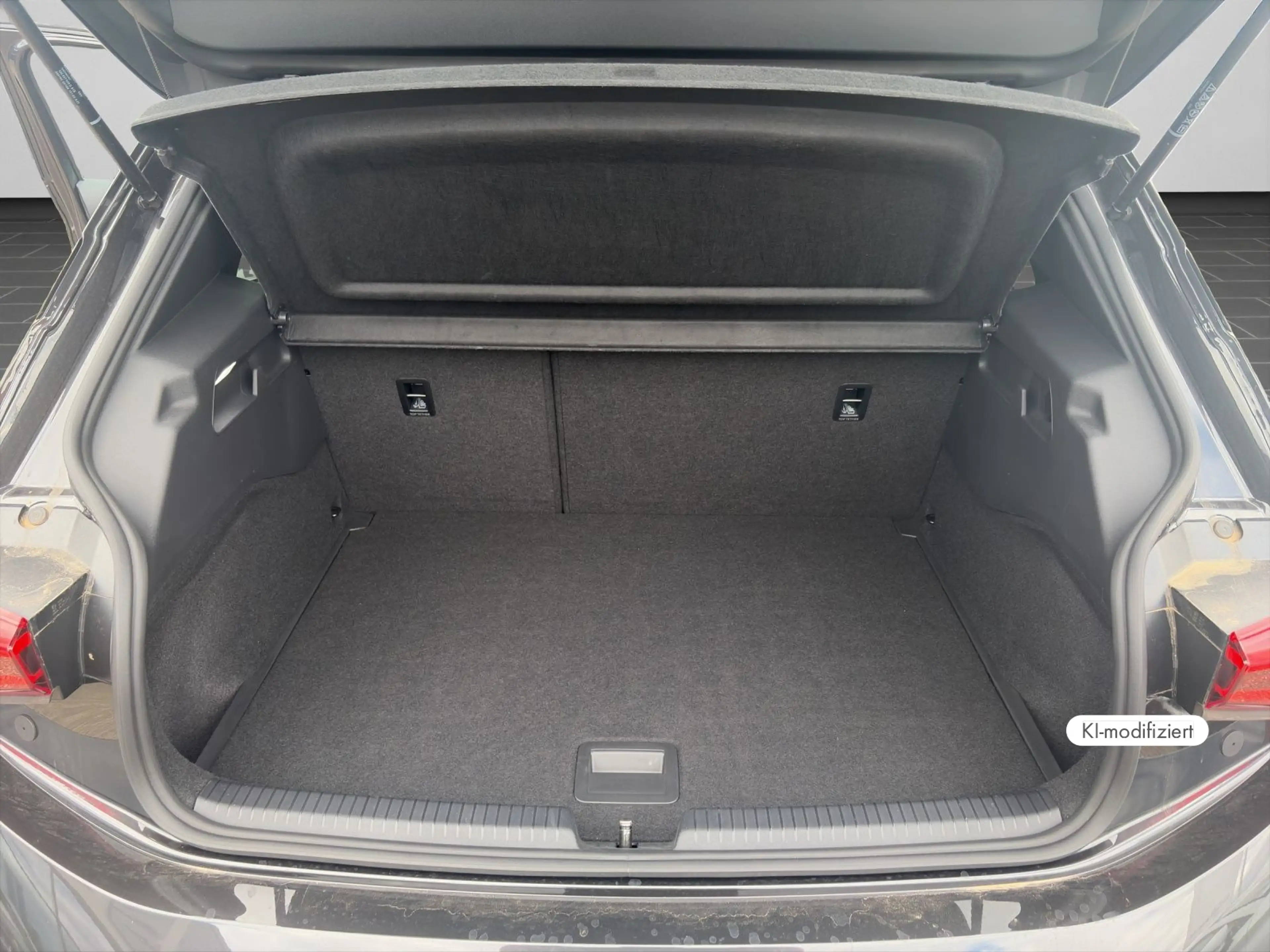 CUPRA Born 150 kW Cargo Pilot M 19" GJR 360° Navi — photo 15