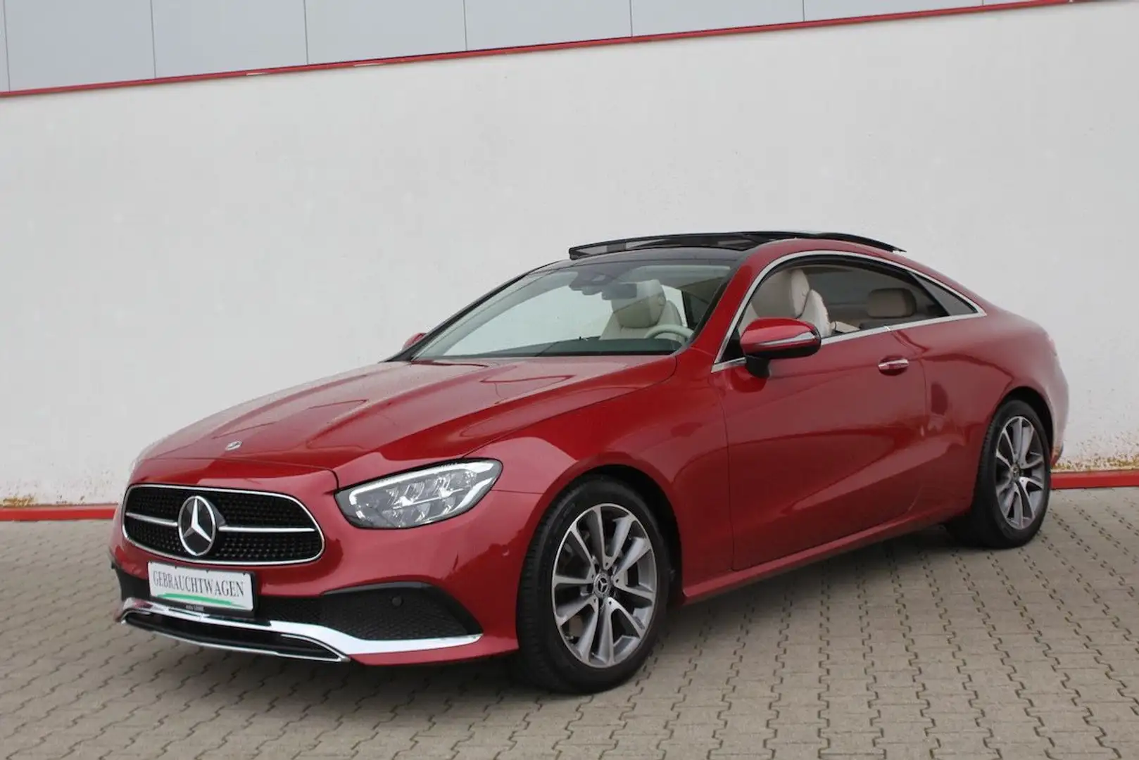 Mercedes-Benz E 220 d Coupé Cp. PANORAMA Burmester AHK BEIGE Červená - 2