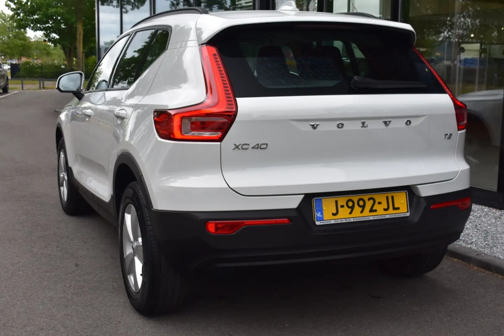Volvo XC40 T2 129pk Aut. Momentum Core | Navigation Tech | Ai Wit - 2