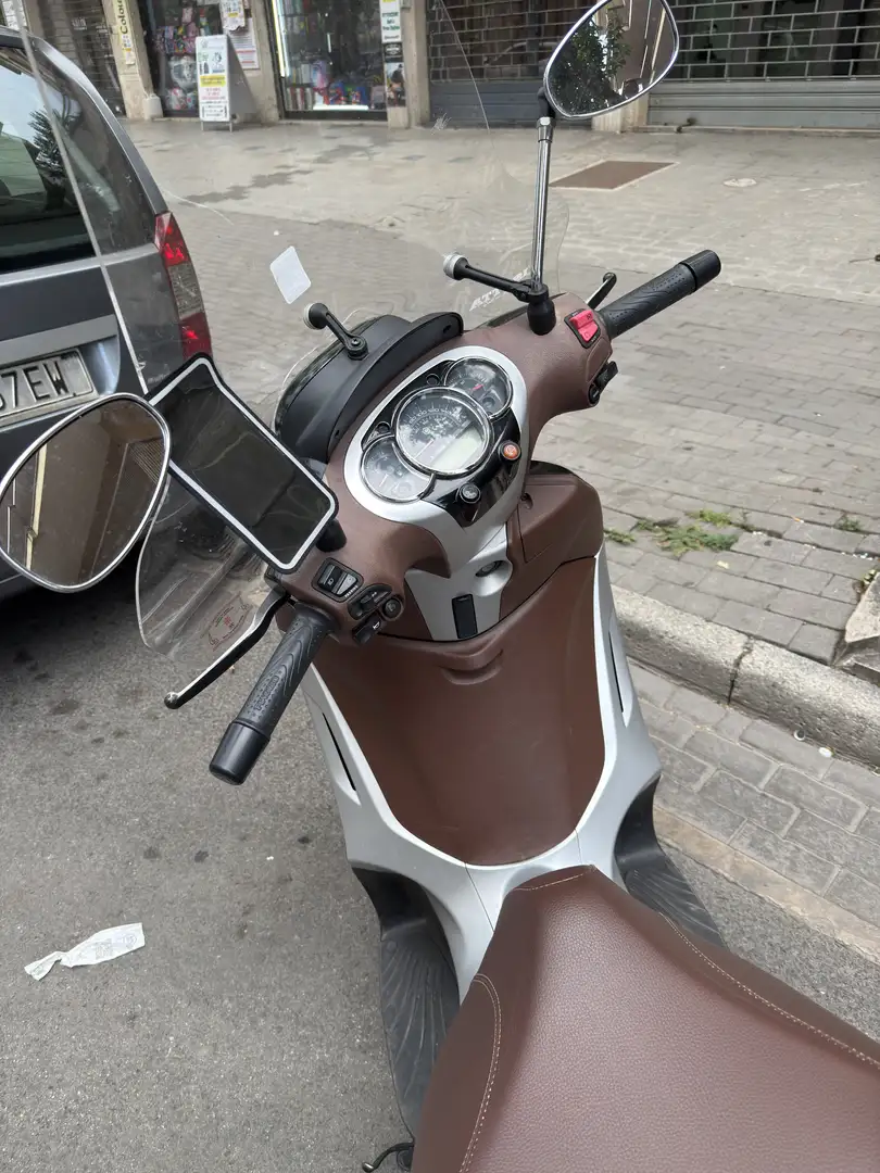 Piaggio Beverly 300 - 2