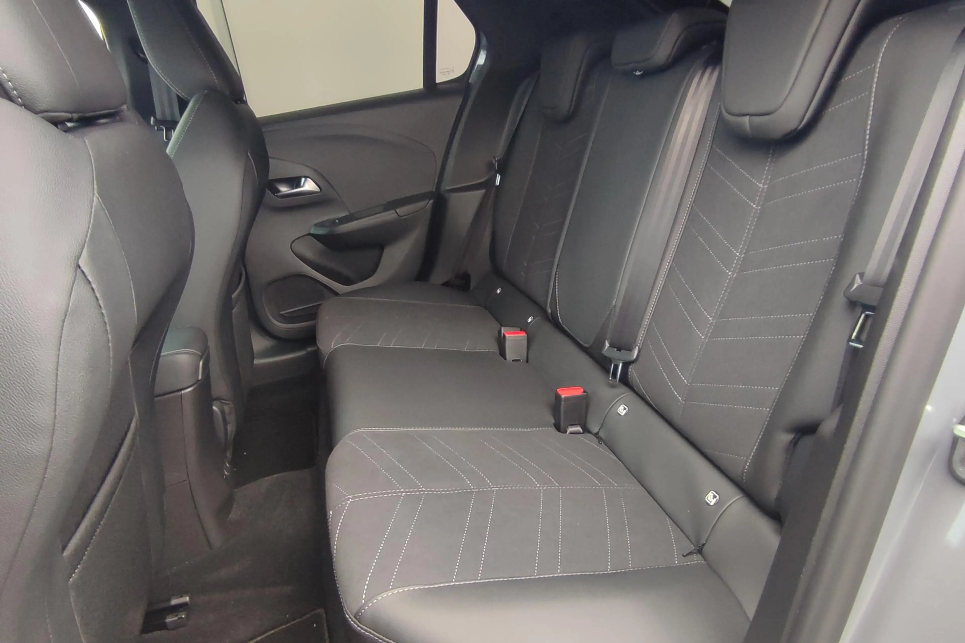 Opel Corsa-e Electric Long Range Ultimate 51 kWh — photo 12