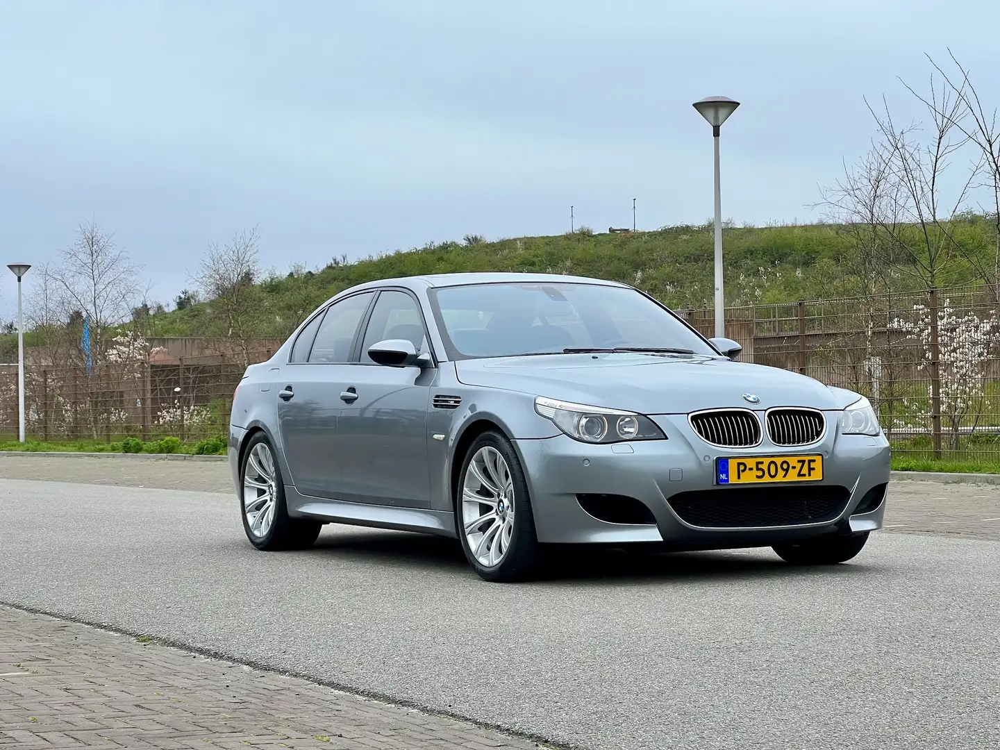 BMW M5 Youngtimer Silber - 1