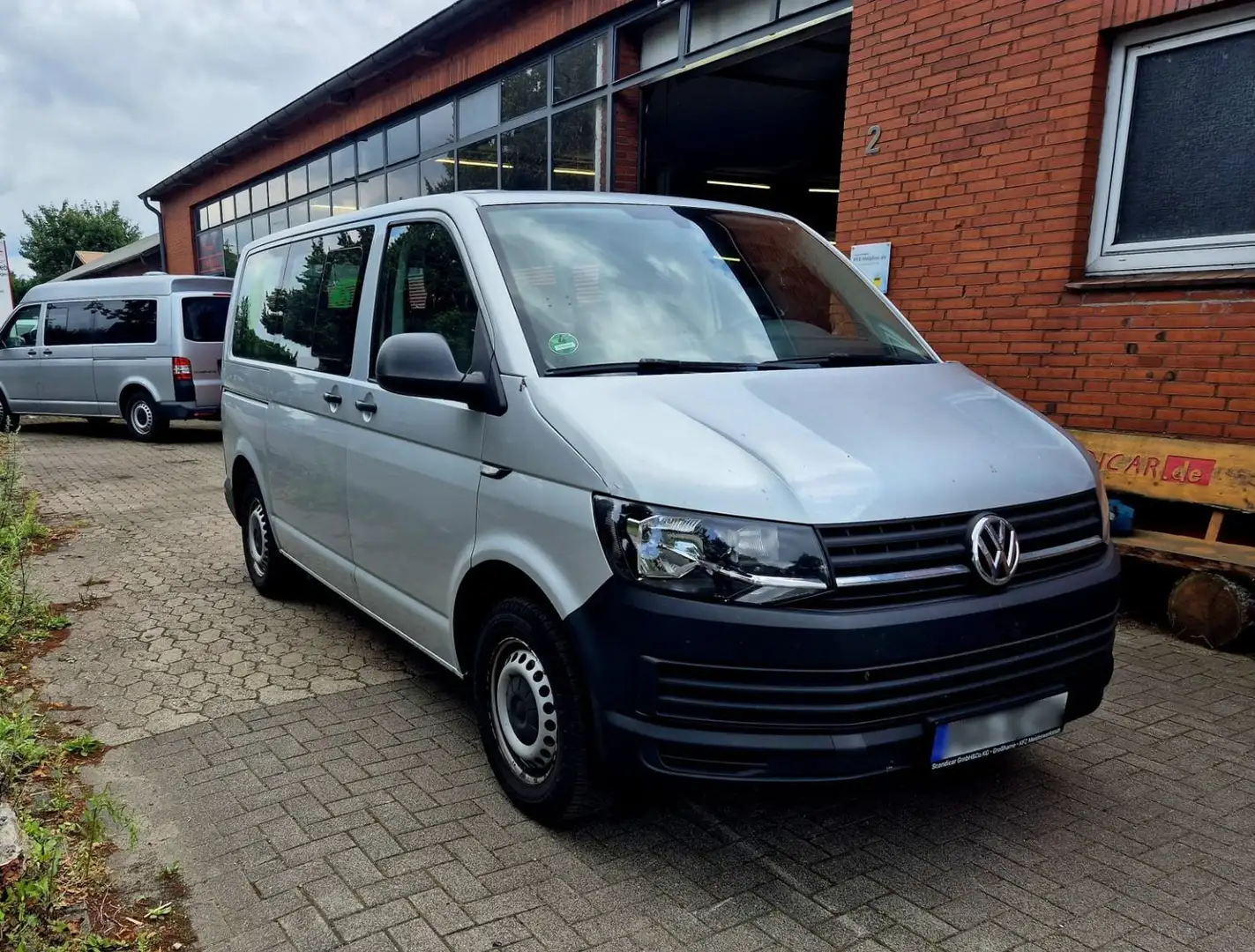 Volkswagen T6 Transporter Kombi, 8 Sitze, Schlafsystem Silber - 1